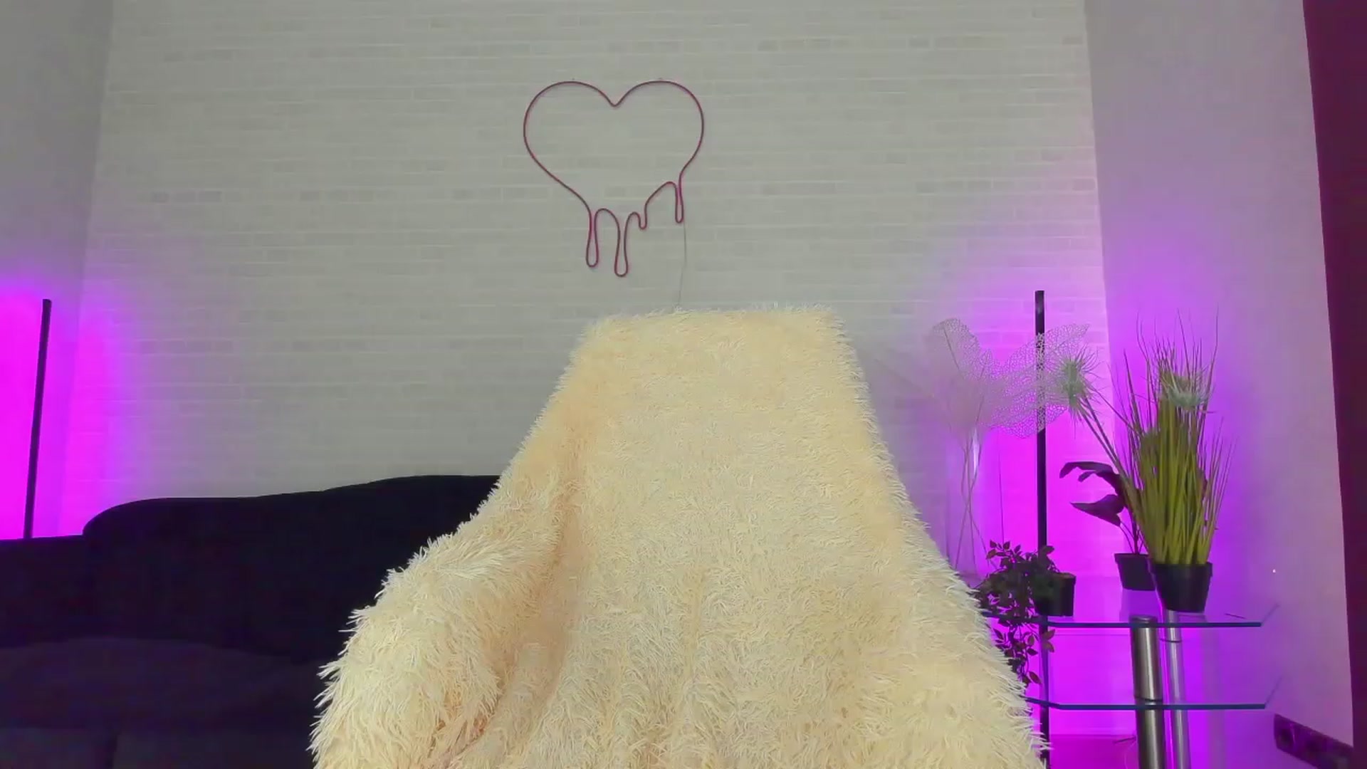 Gallery image thumbnail from LiaBrazzer's myfreecams stream on, 03/04/2023, 12:25 image 13 of 20