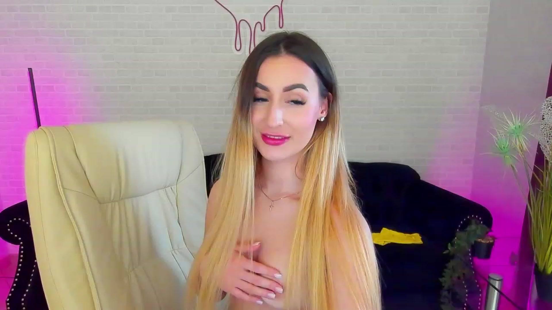 Gallery image thumbnail from LiaBrazzer's myfreecams stream on, 03/05/2023, 10:24 image 13 of 20
