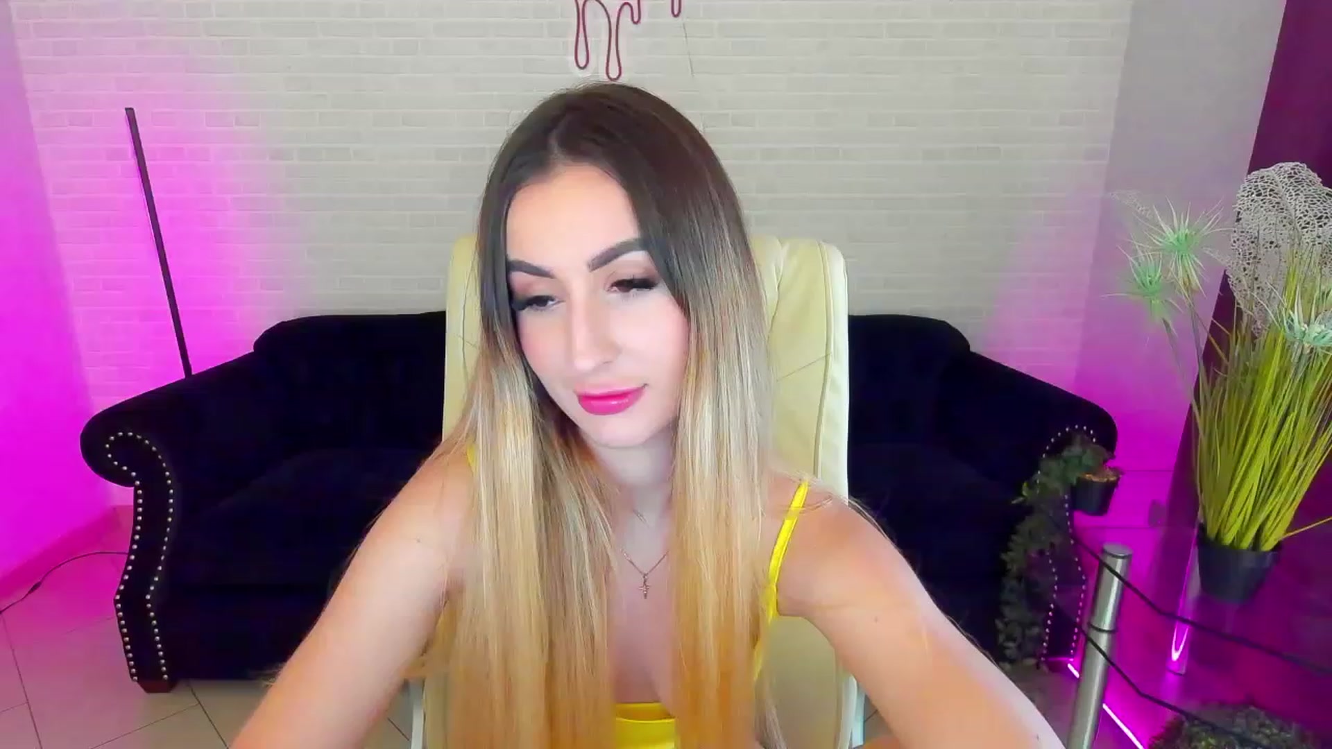 Gallery image thumbnail from LiaBrazzer's myfreecams stream on, 03/05/2023, 10:24 image 1 of 20