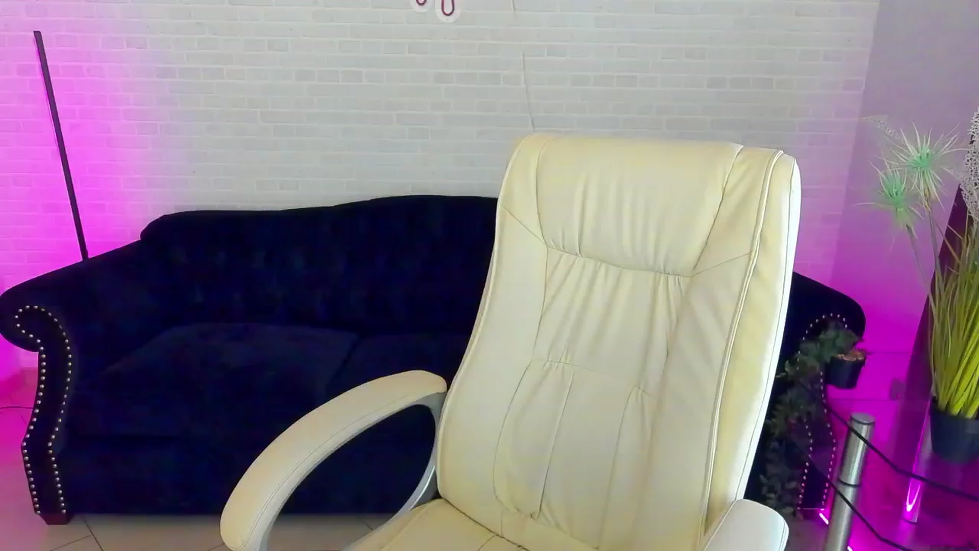 Gallery image thumbnail from LiaBrazzer's myfreecams stream on, 03/05/2023, 10:24 image 20 of 20