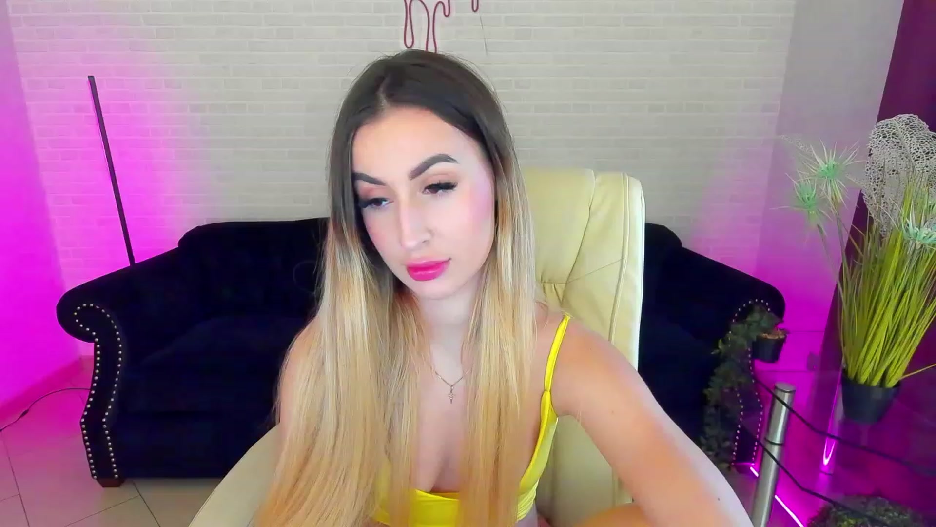 Gallery image thumbnail from LiaBrazzer's myfreecams stream on, 03/05/2023, 10:24 image 5 of 20