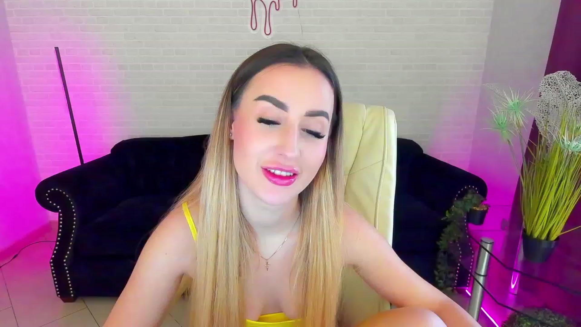Gallery image thumbnail from LiaBrazzer's myfreecams stream on, 03/05/2023, 10:24 image 4 of 20