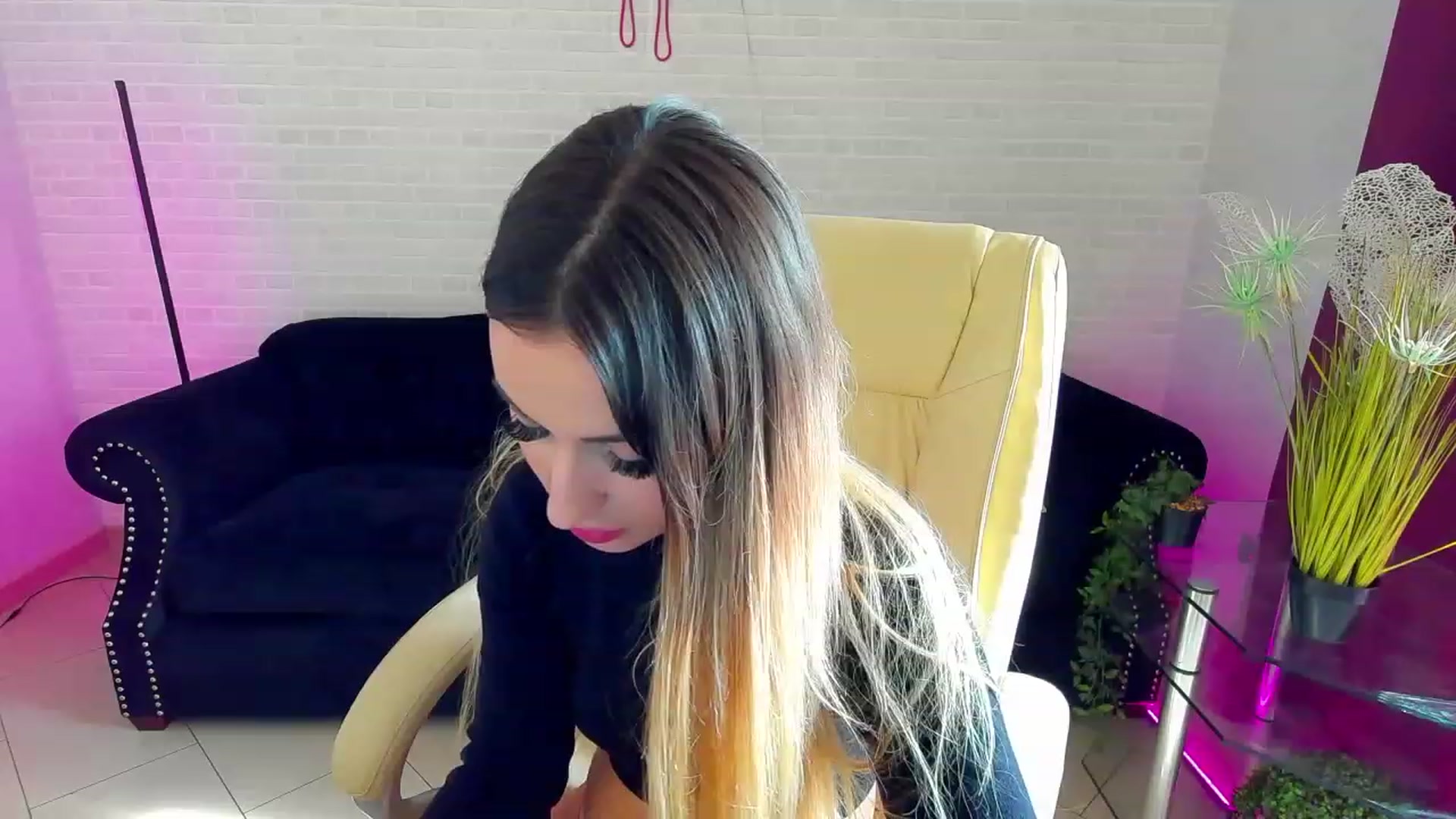Gallery image thumbnail from LiaBrazzer's myfreecams stream on, 03/05/2023, 12:17 image 20 of 20