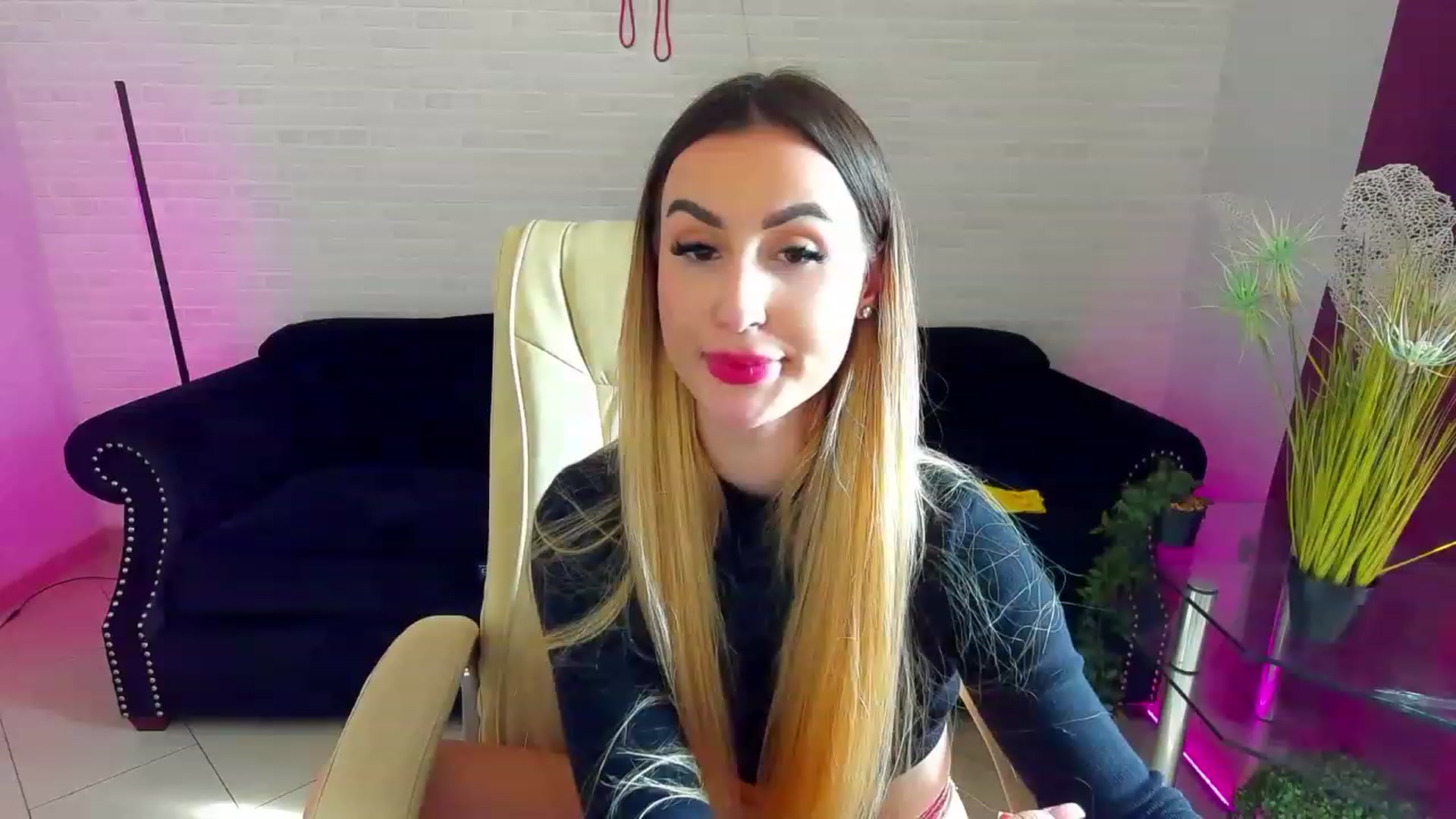 Gallery image thumbnail from LiaBrazzer's myfreecams stream on, 03/05/2023, 12:17 image 18 of 20