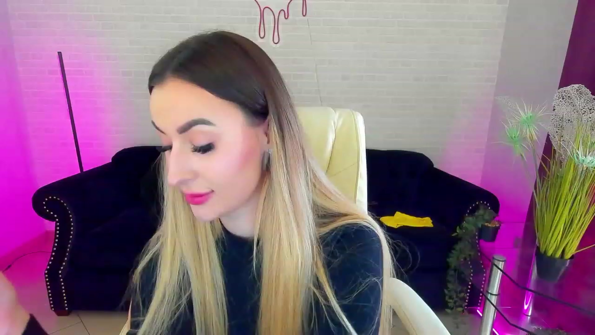 Gallery image thumbnail from LiaBrazzer's myfreecams stream on, 03/05/2023, 12:17 image 2 of 20