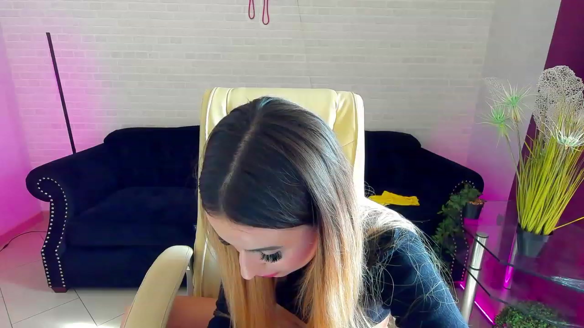 Gallery image thumbnail from LiaBrazzer's myfreecams stream on, 03/05/2023, 12:17 image 19 of 20