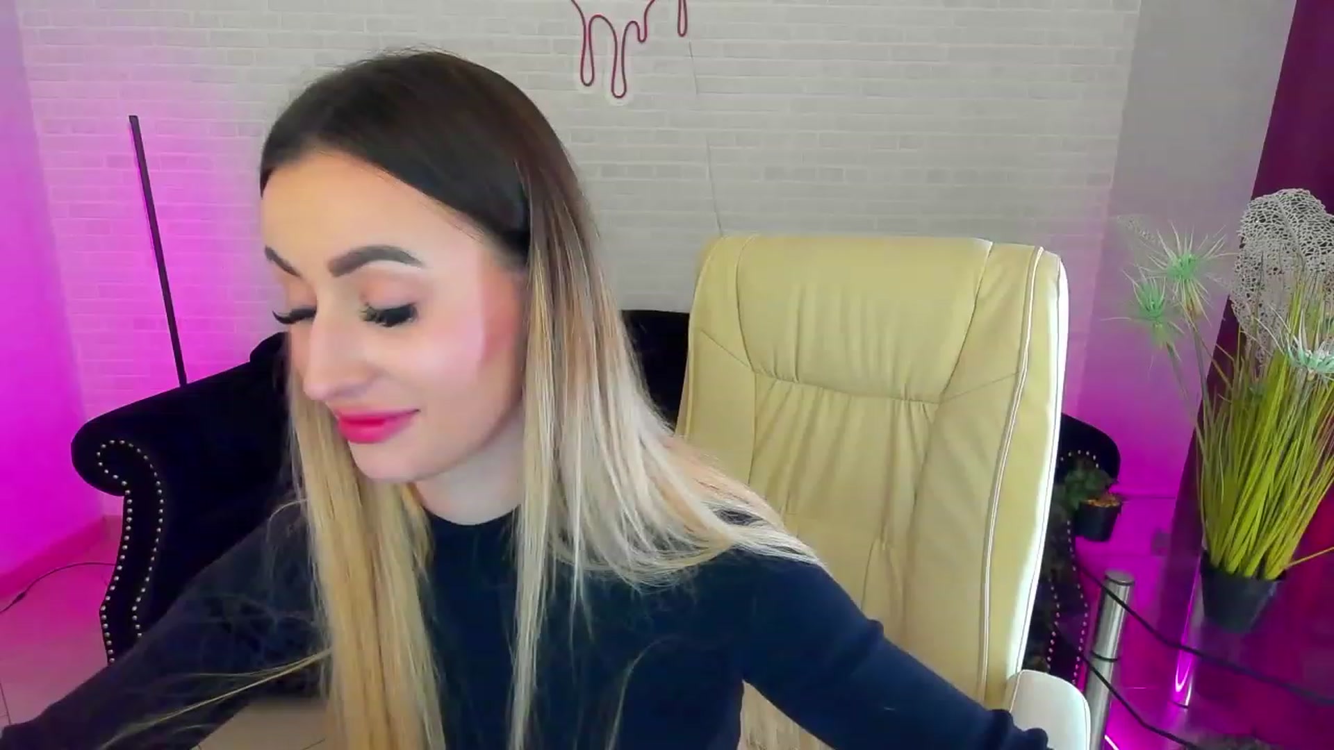 Gallery image thumbnail from LiaBrazzer's myfreecams stream on, 03/05/2023, 12:17 image 7 of 20