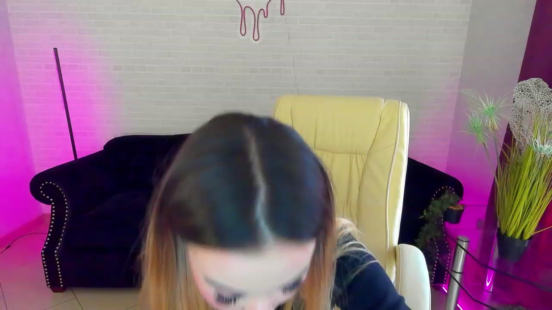 Gallery image thumbnail from LiaBrazzer's myfreecams stream on, 03/05/2023, 12:17 image 10 of 20