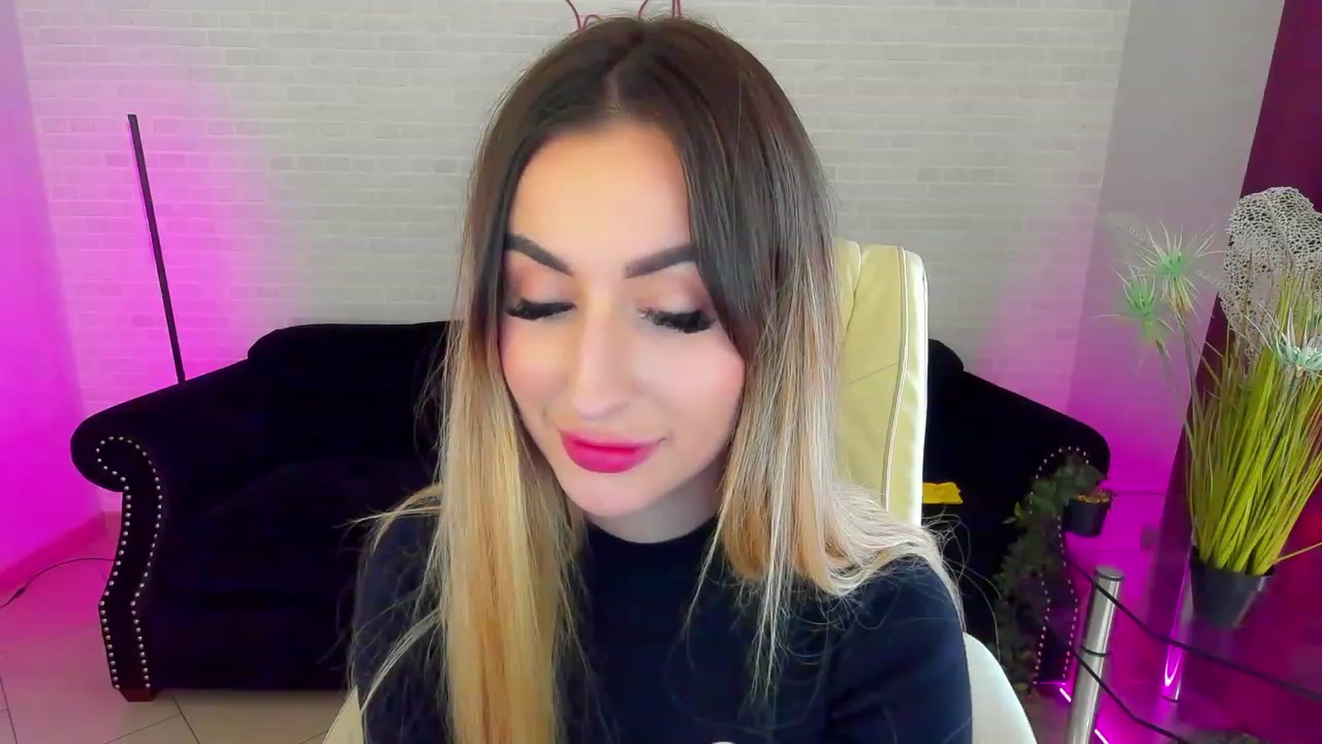 Gallery image thumbnail from LiaBrazzer's myfreecams stream on, 03/05/2023, 12:17 image 5 of 20