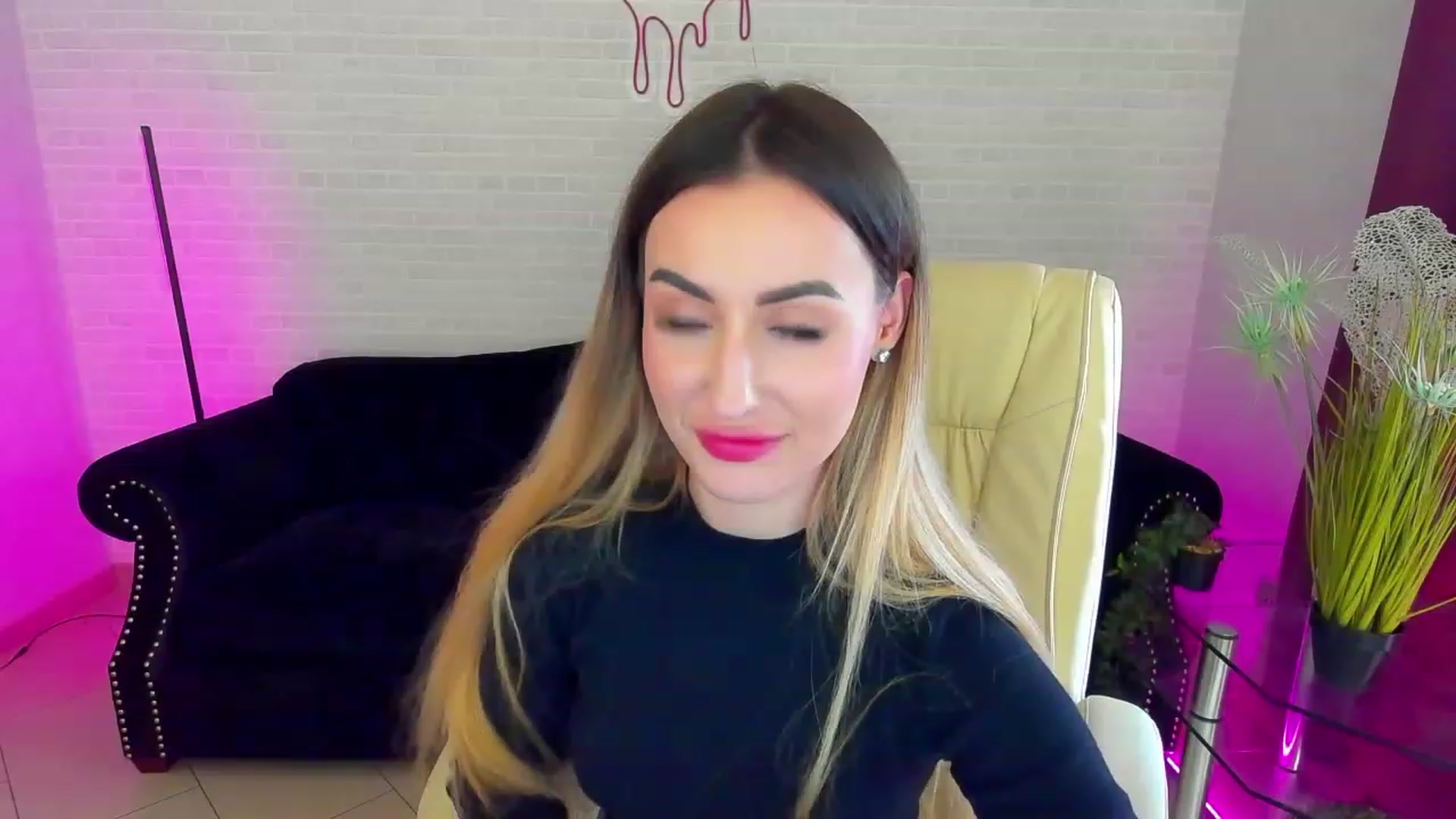 Gallery image thumbnail from LiaBrazzer's myfreecams stream on, 03/05/2023, 12:17 image 6 of 20