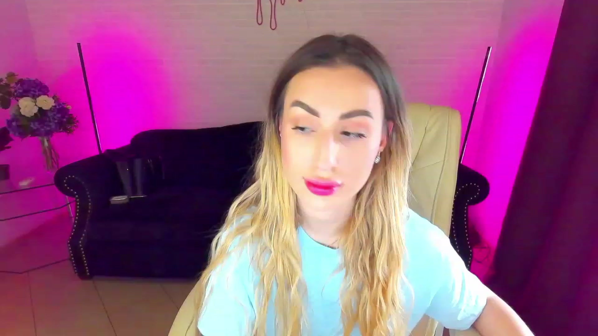 Gallery image thumbnail from LiaBrazzer's myfreecams stream on, 03/15/2023, 09:03 image 18 of 20