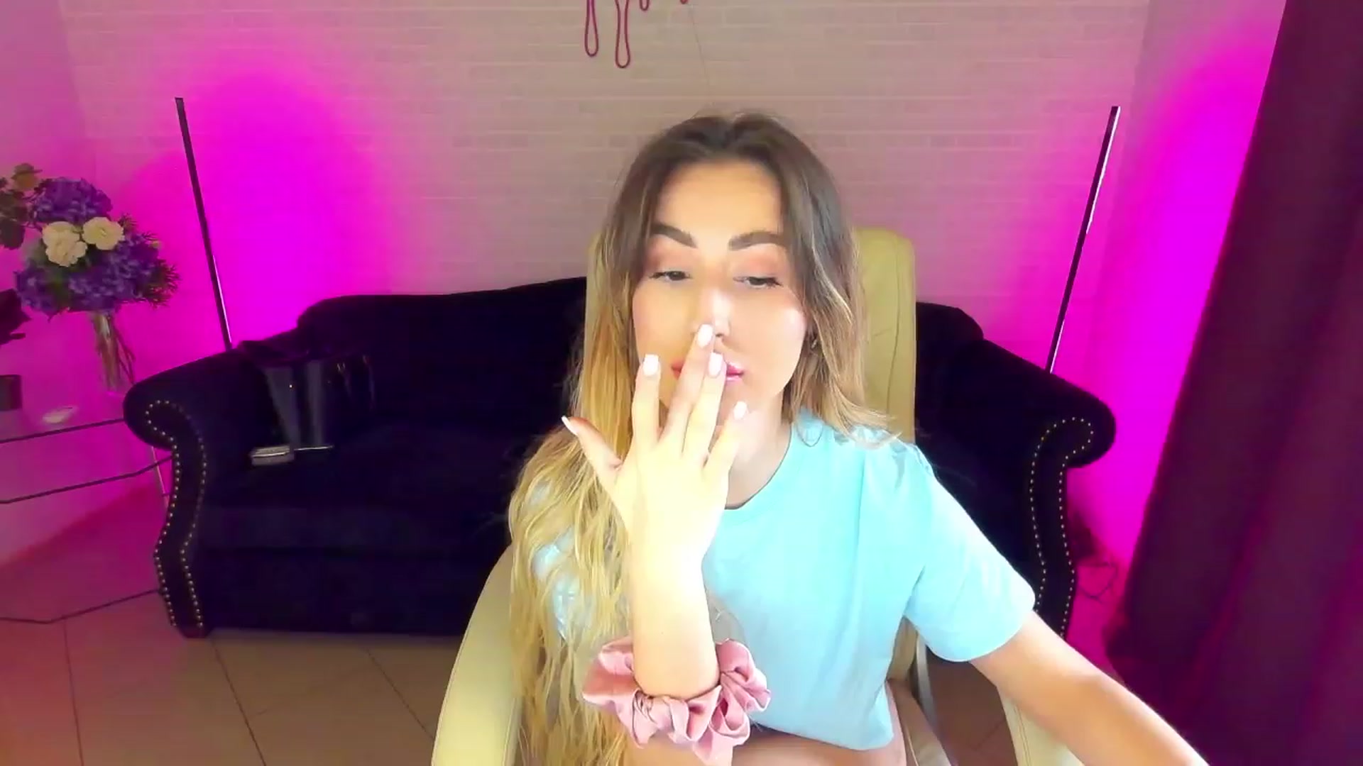 Gallery image thumbnail from LiaBrazzer's myfreecams stream on, 03/15/2023, 09:03 image 20 of 20