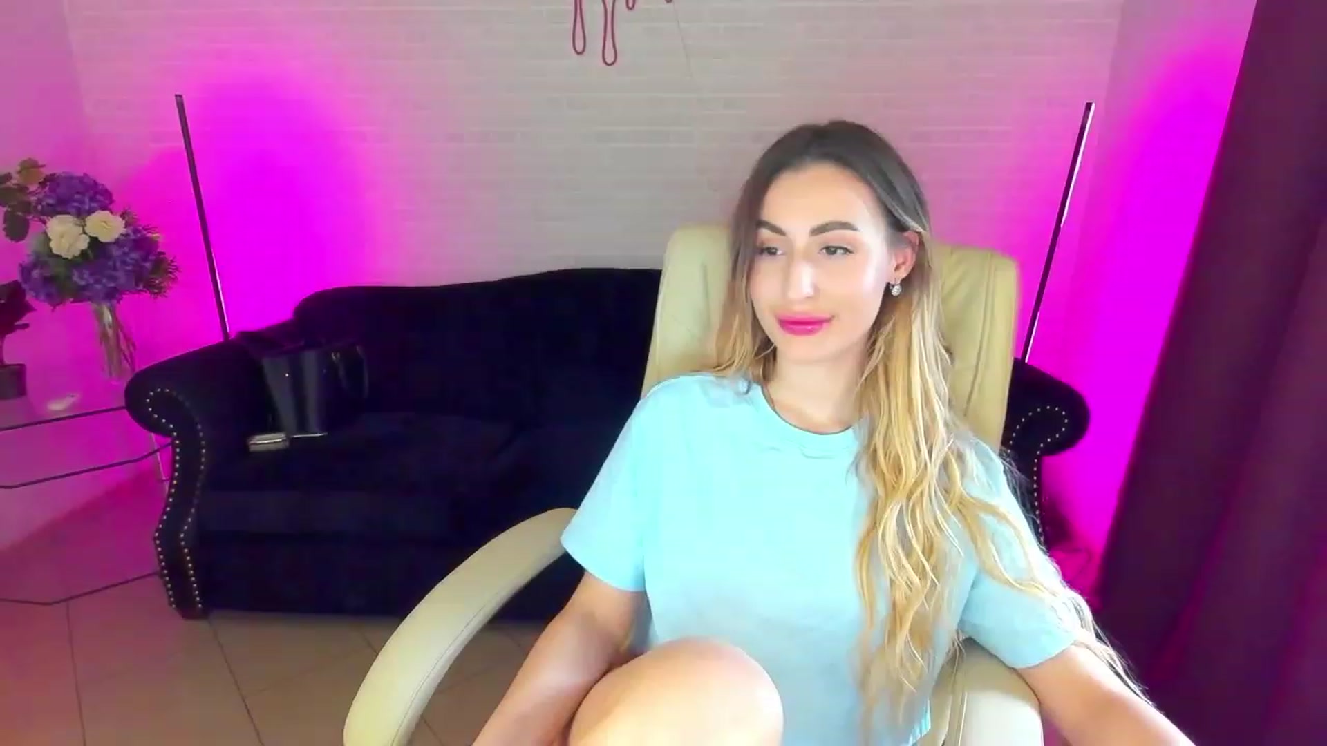 Gallery image thumbnail from LiaBrazzer's myfreecams stream on, 03/15/2023, 09:03 image 11 of 20