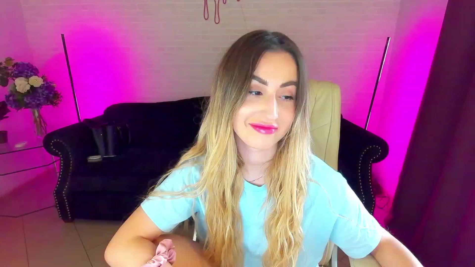 Gallery image thumbnail from LiaBrazzer's myfreecams stream on, 03/15/2023, 09:03 image 15 of 20