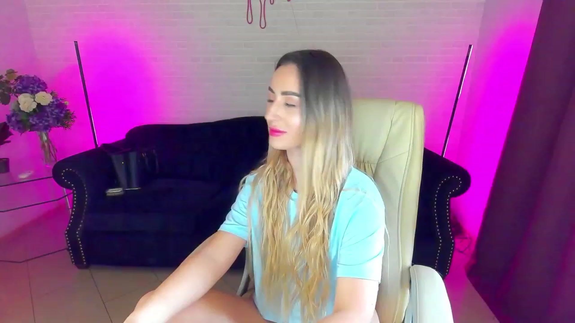 Gallery image thumbnail from LiaBrazzer's myfreecams stream on, 03/15/2023, 09:03 image 13 of 20