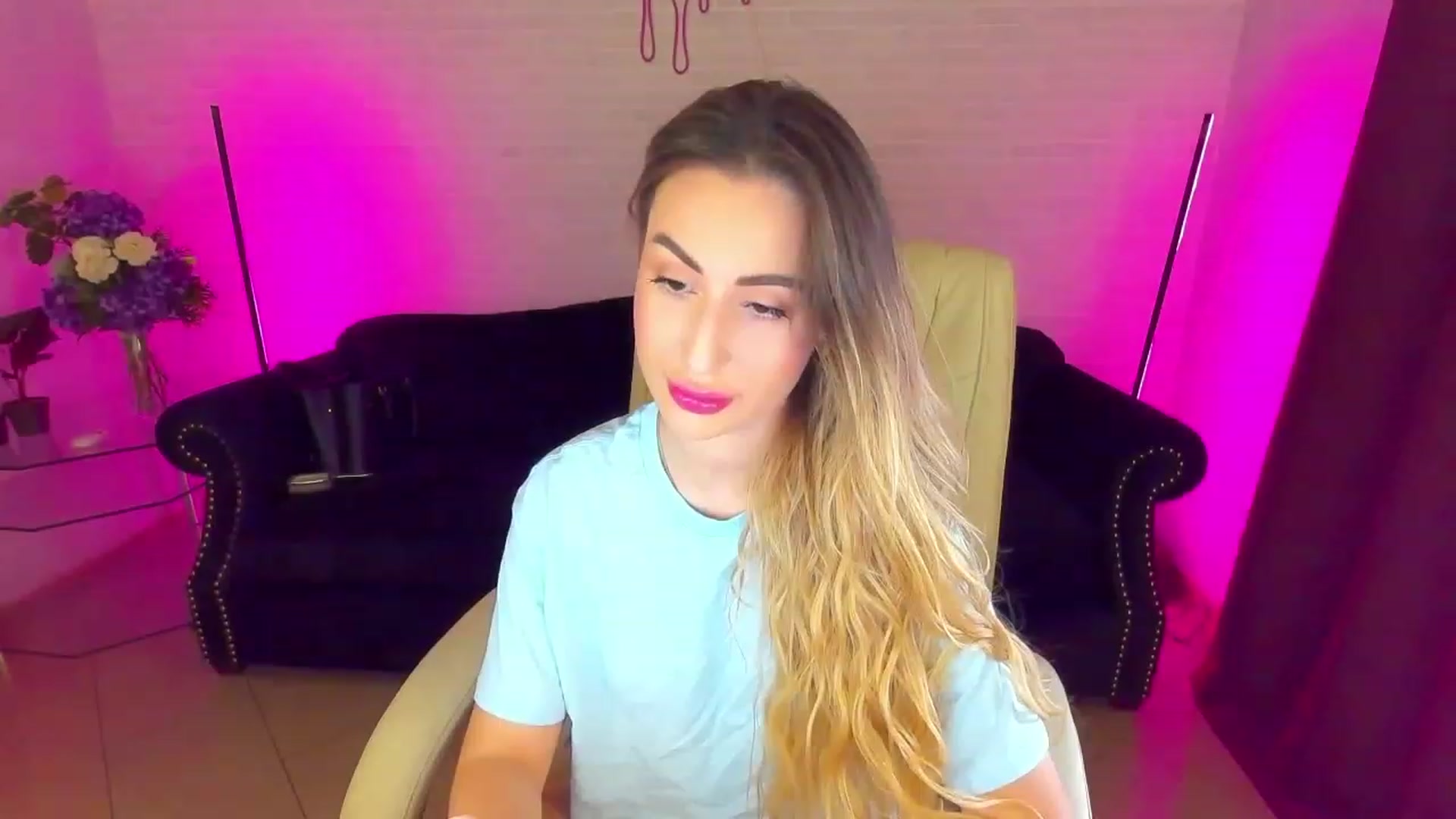 Gallery image thumbnail from LiaBrazzer's myfreecams stream on, 03/15/2023, 09:03 image 1 of 20
