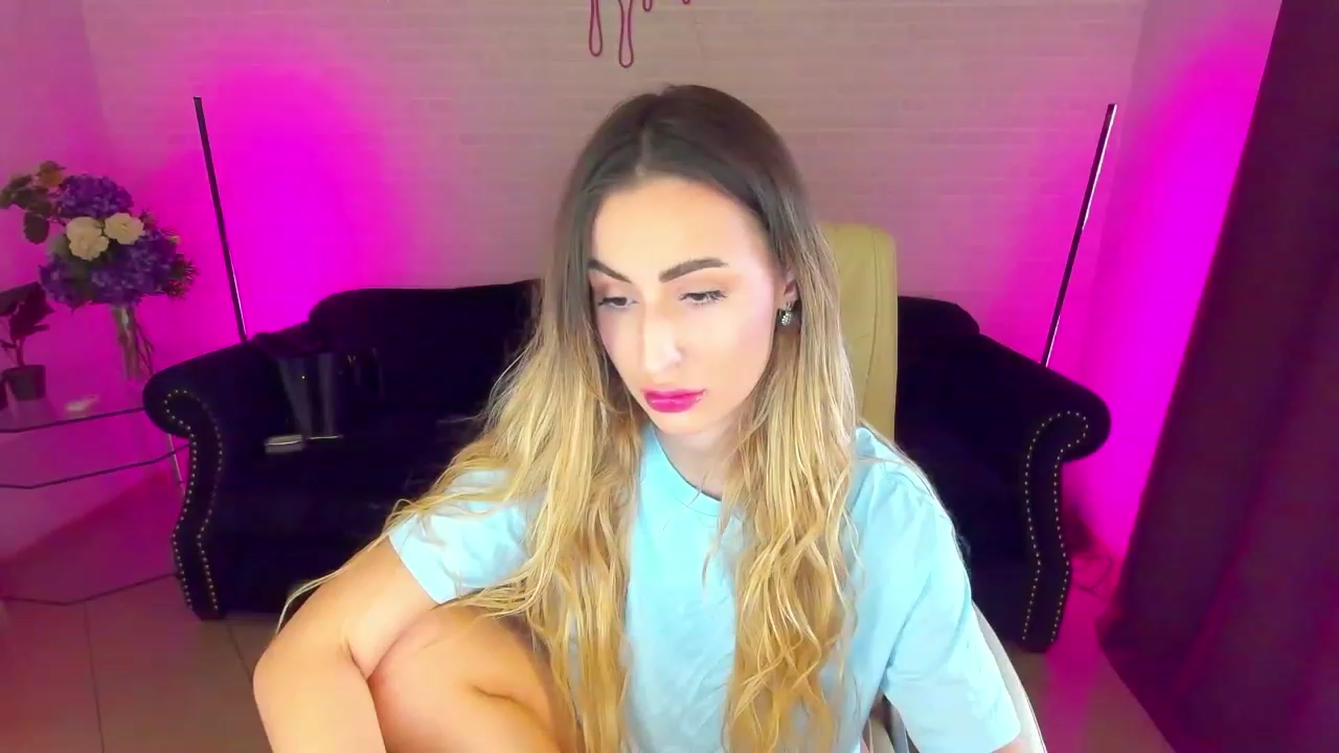 Gallery image thumbnail from LiaBrazzer's myfreecams stream on, 03/15/2023, 09:03 image 6 of 20