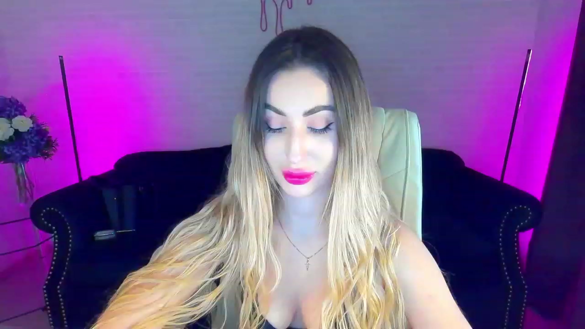 Gallery image thumbnail from LiaBrazzer's myfreecams stream on, 03/15/2023, 11:43 image 6 of 20