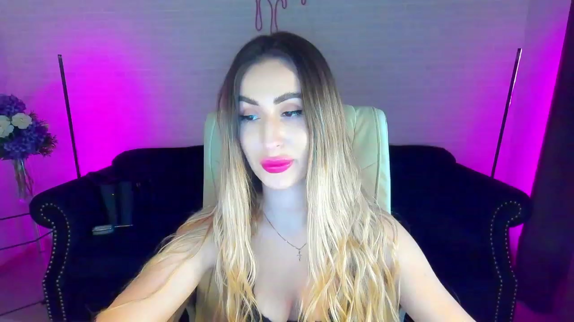 Gallery image thumbnail from LiaBrazzer's myfreecams stream on, 03/15/2023, 11:43 image 9 of 20