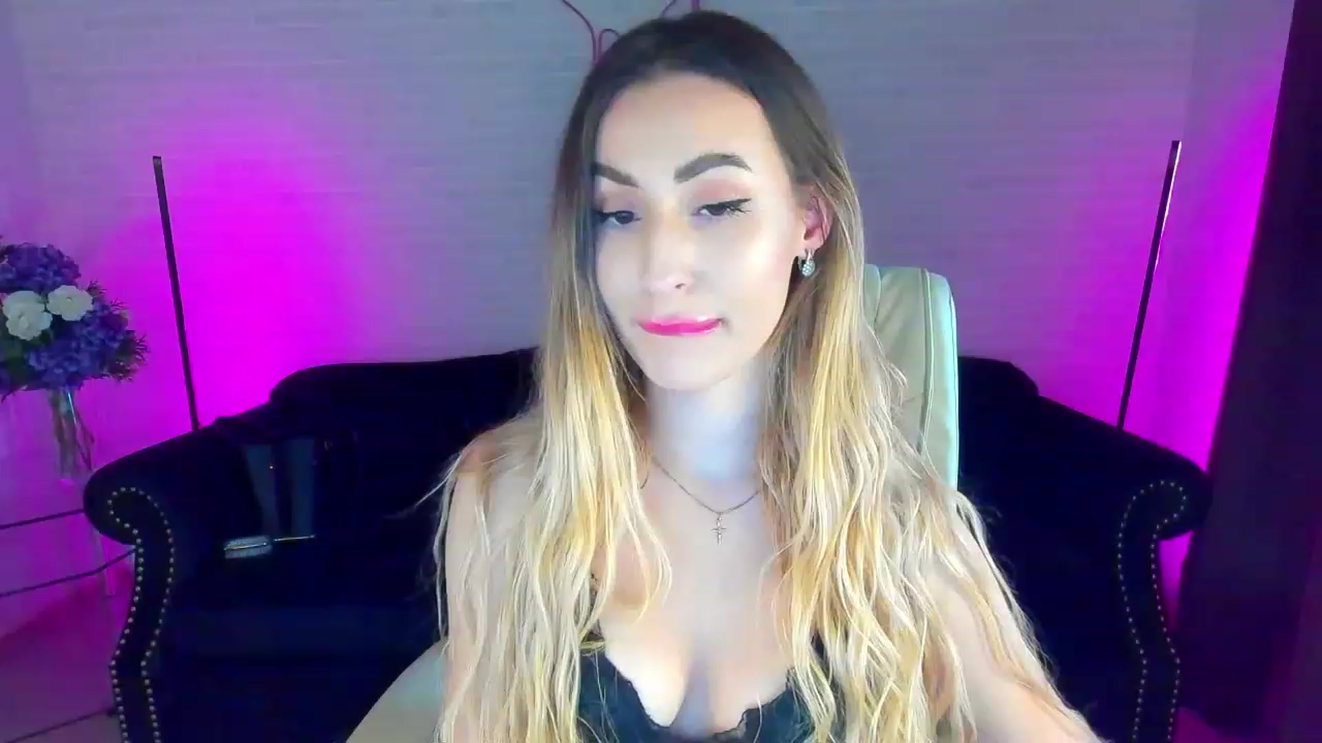 Gallery image thumbnail from LiaBrazzer's myfreecams stream on, 03/15/2023, 11:43 image 16 of 20