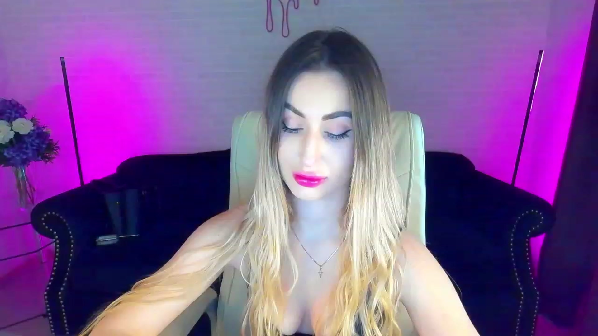 Gallery image thumbnail from LiaBrazzer's myfreecams stream on, 03/15/2023, 11:43 image 5 of 20