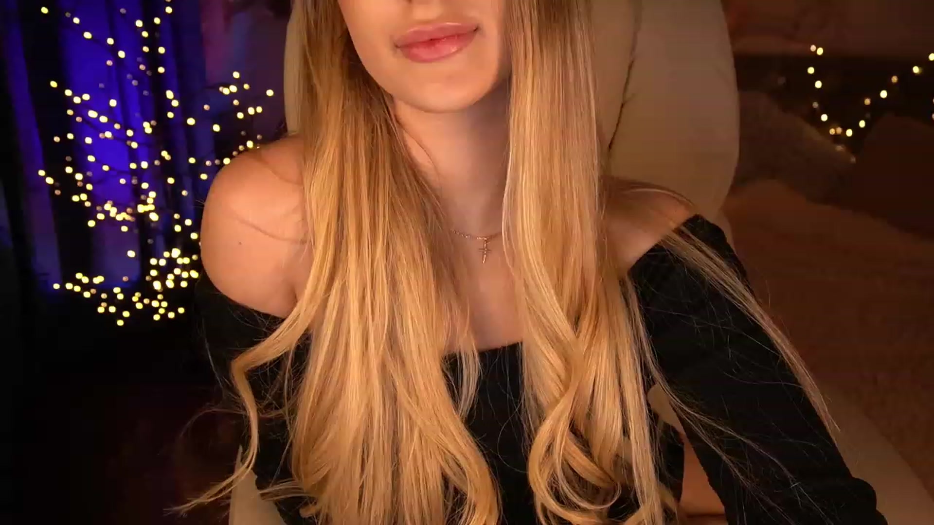 Gallery image thumbnail from LiaBrazzer's myfreecams stream on, 03/18/2023, 16:23 image 5 of 20