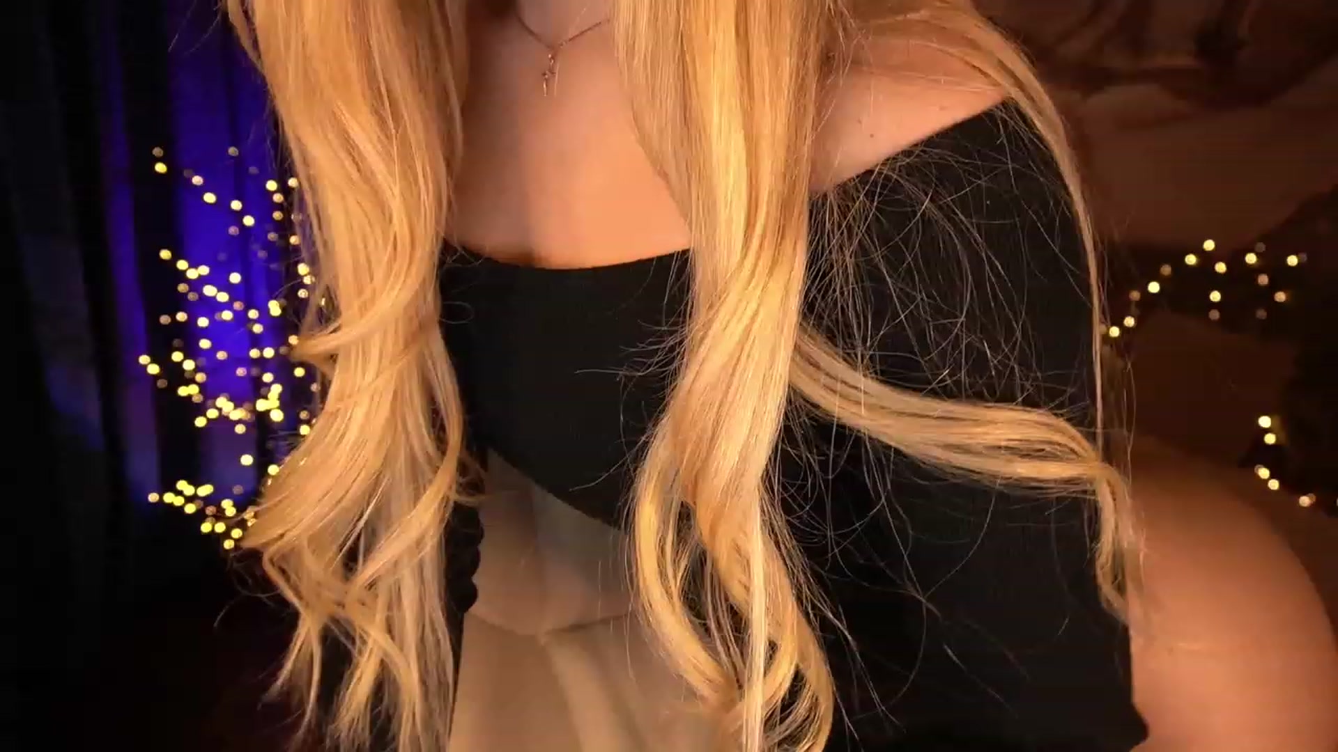 Gallery image thumbnail from LiaBrazzer's myfreecams stream on, 03/18/2023, 16:23 image 14 of 20
