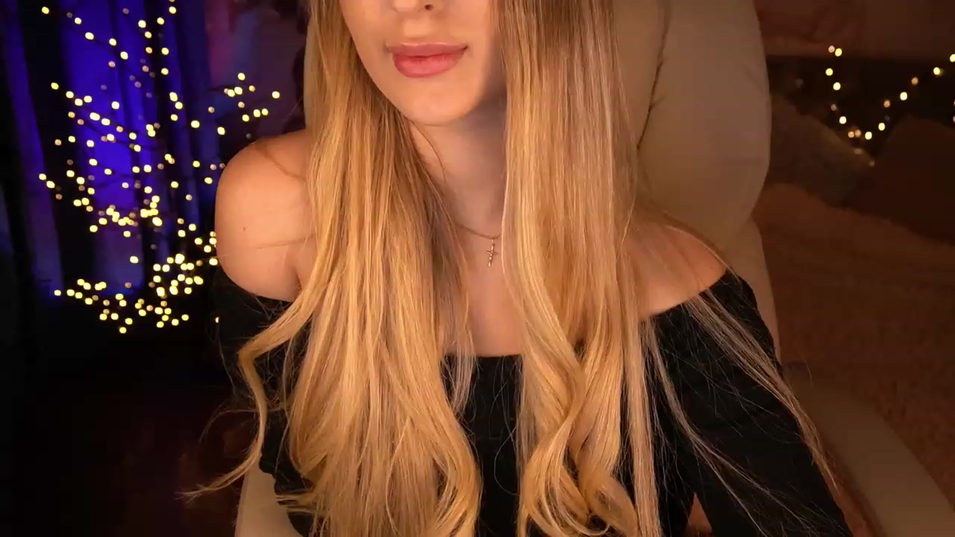 Gallery image thumbnail from LiaBrazzer's myfreecams stream on, 03/18/2023, 16:23 image 6 of 20