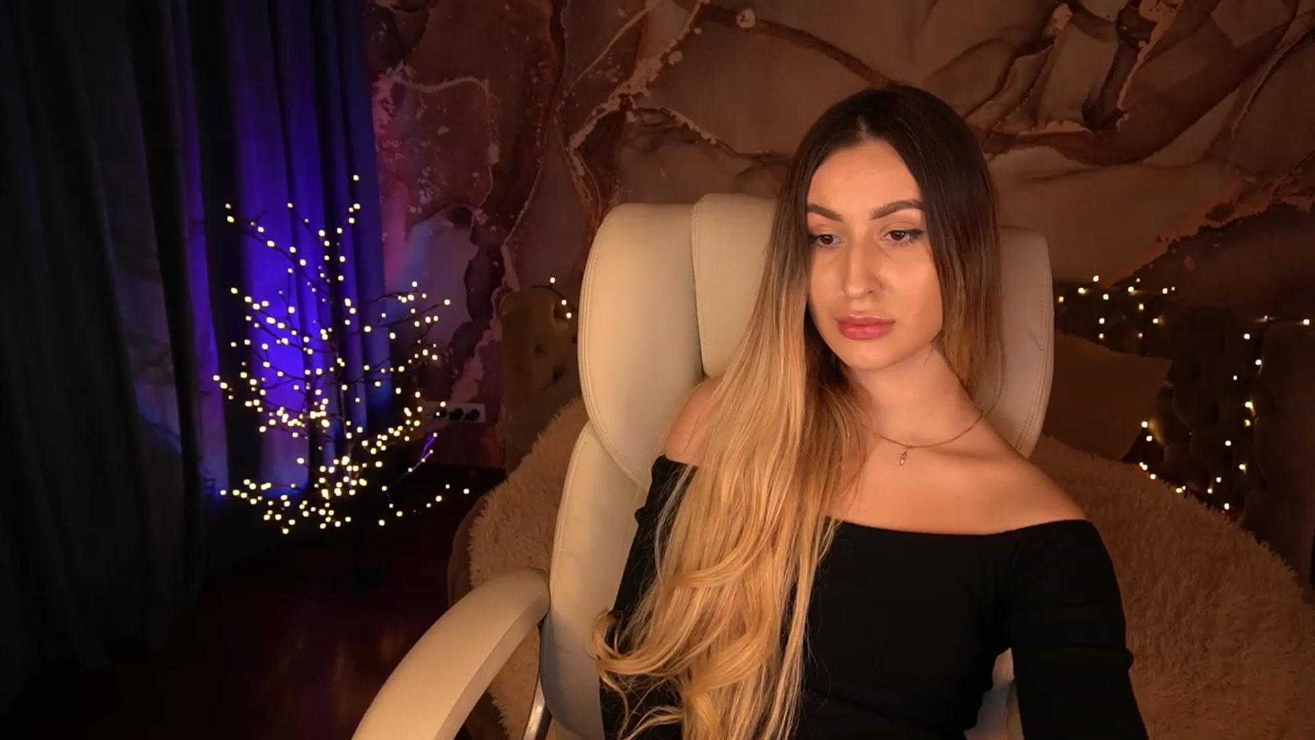 Gallery image thumbnail from LiaBrazzer's myfreecams stream on, 03/18/2023, 16:23 image 12 of 20