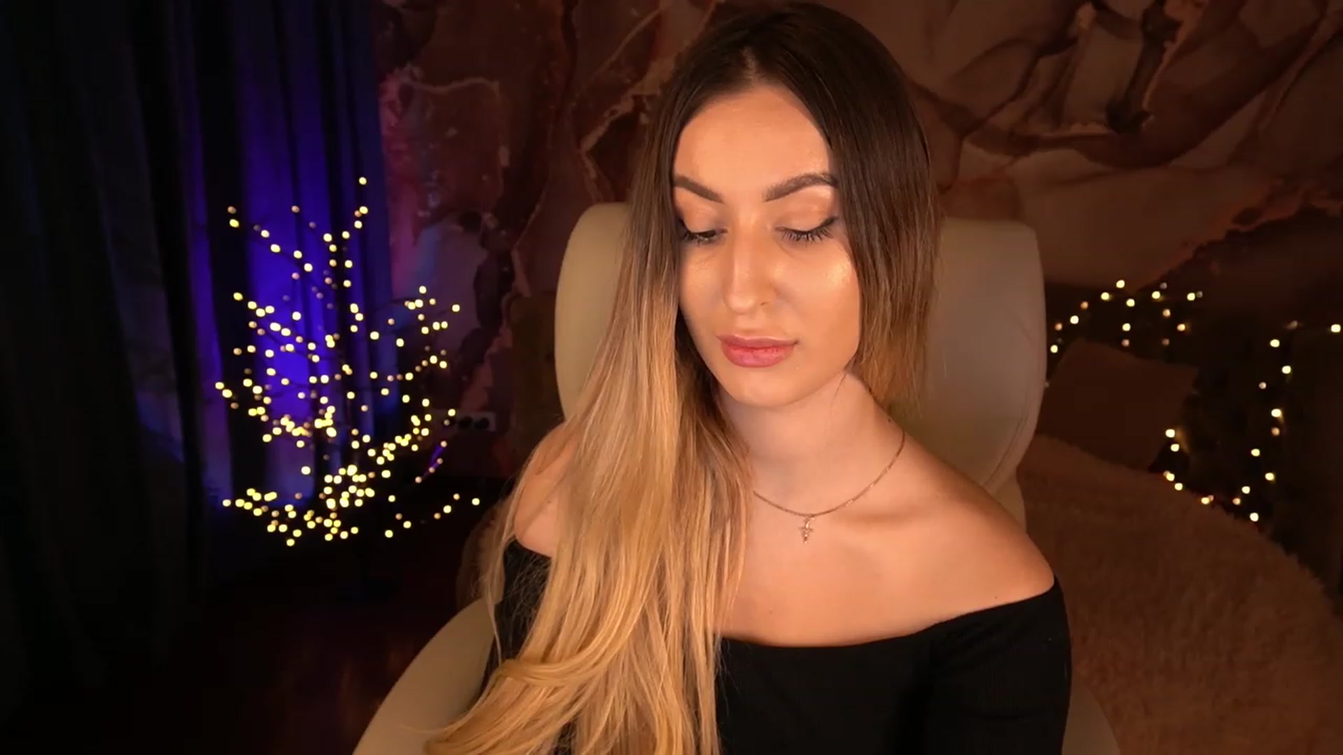 Gallery image thumbnail from LiaBrazzer's myfreecams stream on, 03/18/2023, 16:23 image 11 of 20