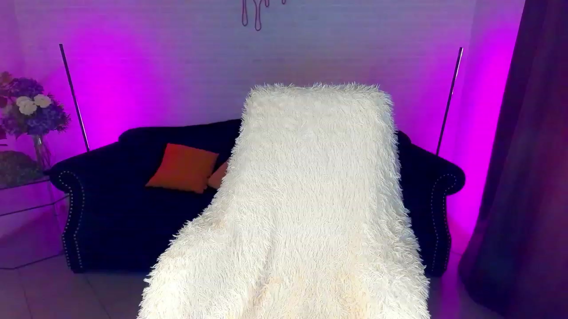 Gallery image thumbnail from LiaBrazzer's myfreecams stream on, 03/19/2023, 15:17 image 11 of 20