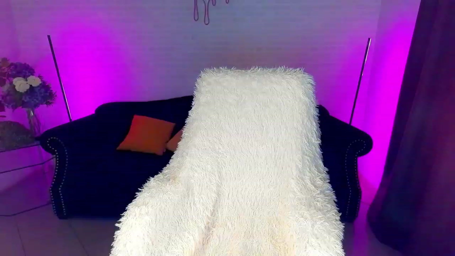 Gallery image thumbnail from LiaBrazzer's myfreecams stream on, 03/19/2023, 15:17 image 10 of 20