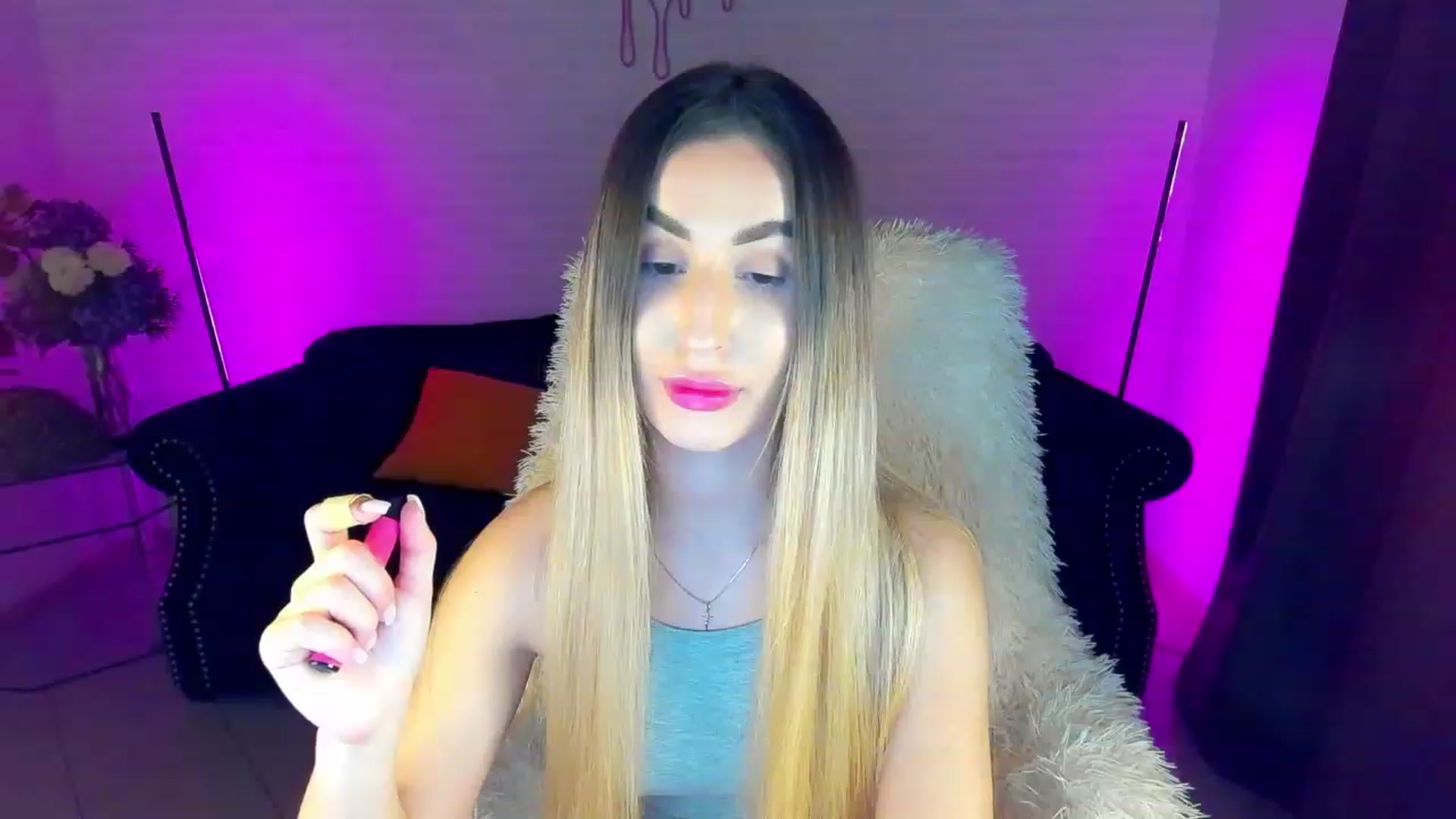 Gallery image thumbnail from LiaBrazzer's myfreecams stream on, 03/19/2023, 15:17 image 18 of 20