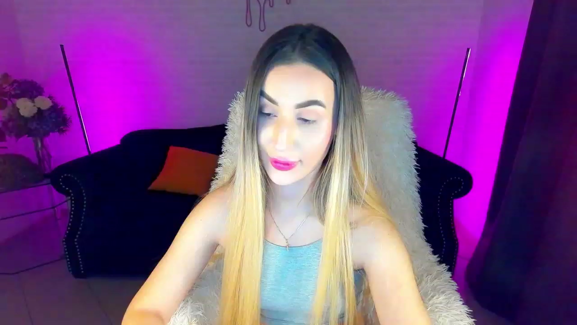 Gallery image thumbnail from LiaBrazzer's myfreecams stream on, 03/19/2023, 15:17 image 17 of 20