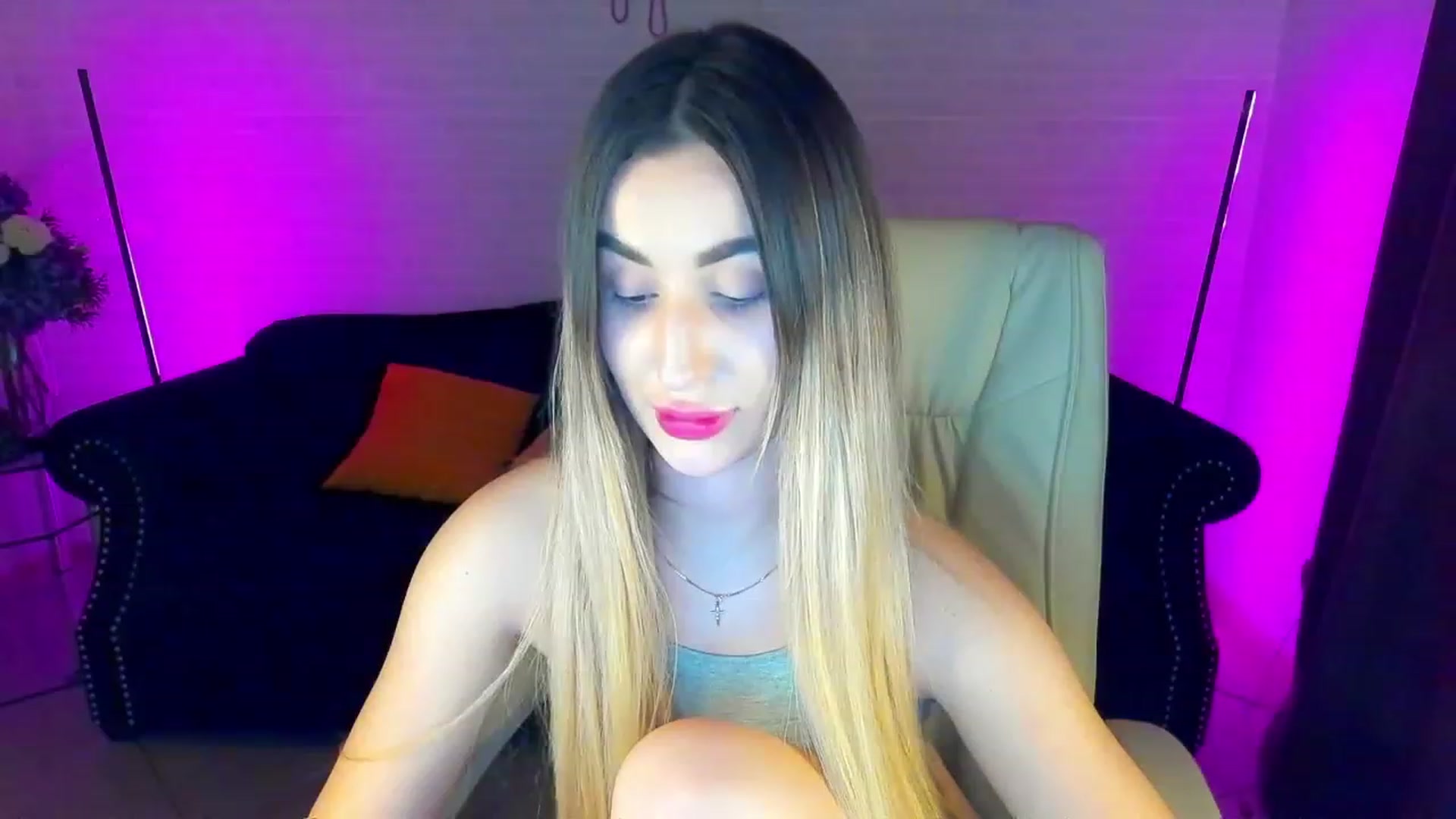 Gallery image thumbnail from LiaBrazzer's myfreecams stream on, 03/19/2023, 19:02 image 17 of 20