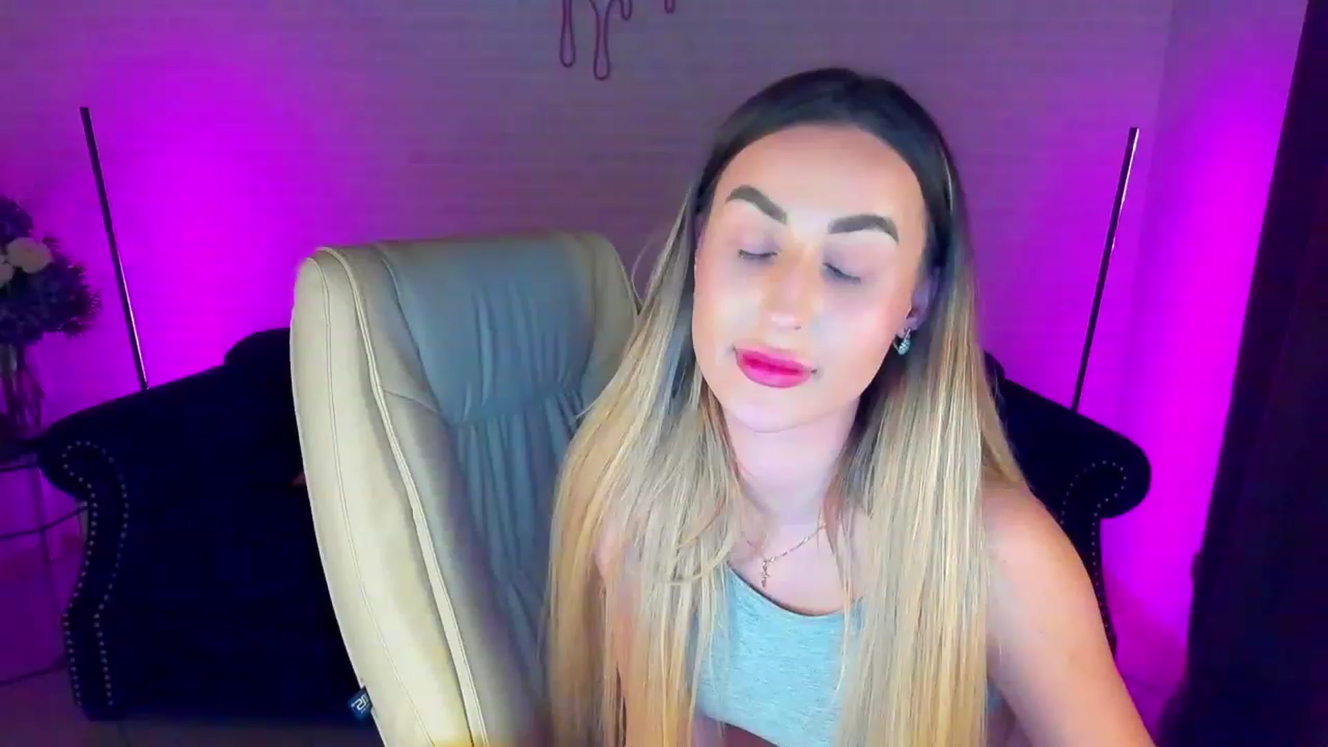 Gallery image thumbnail from LiaBrazzer's myfreecams stream on, 03/19/2023, 19:02 image 11 of 20