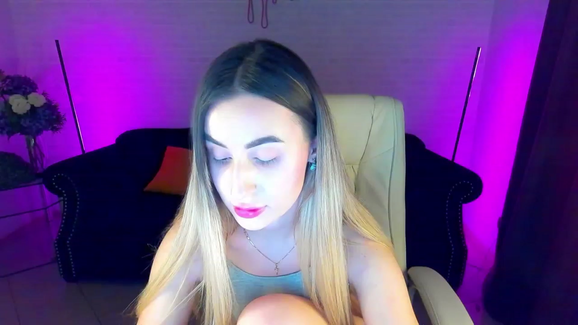 Gallery image thumbnail from LiaBrazzer's myfreecams stream on, 03/19/2023, 19:02 image 3 of 20
