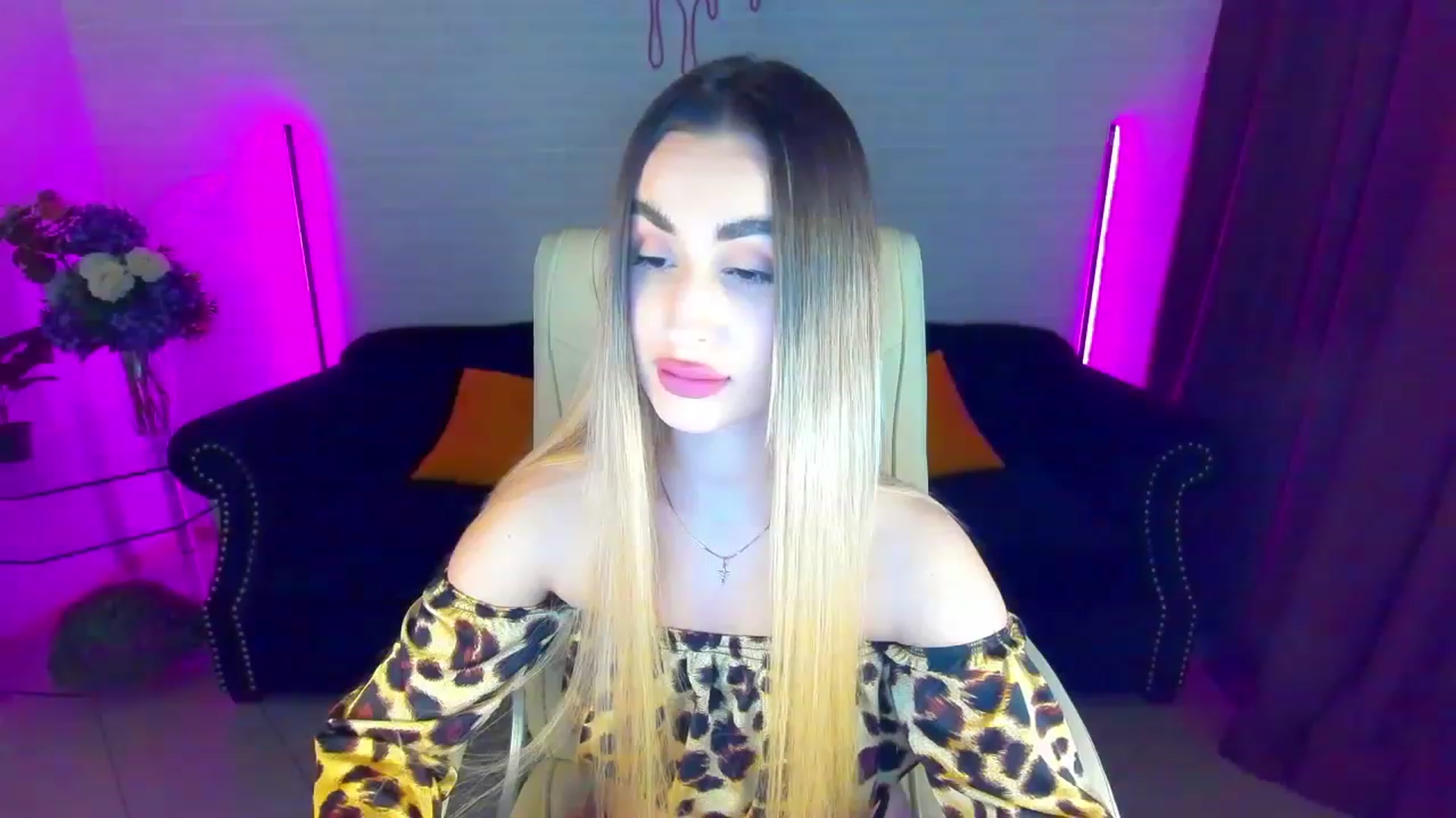 Gallery image thumbnail from LiaBrazzer's myfreecams stream on, 03/20/2023, 16:54 image 6 of 20