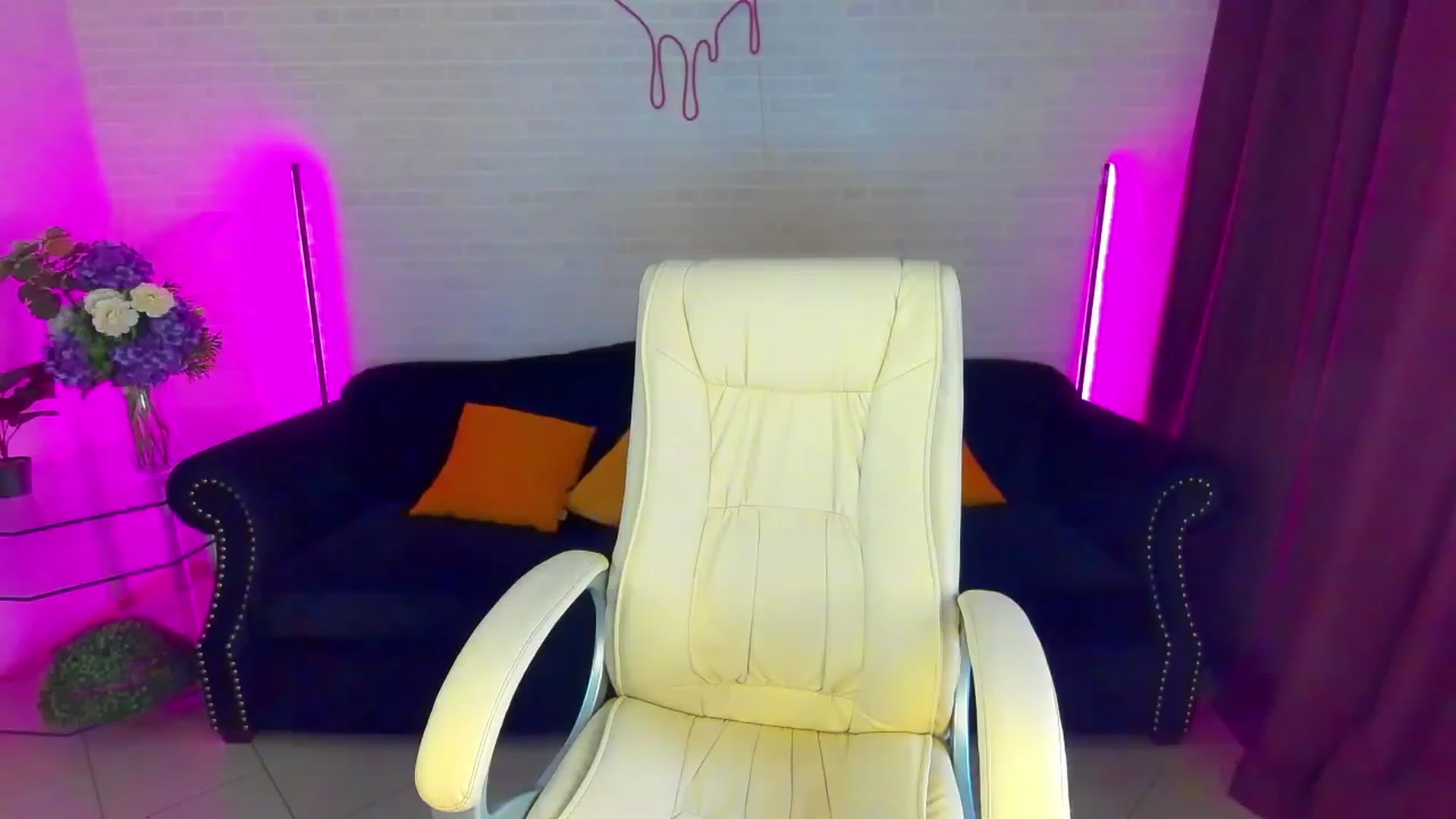 Gallery image thumbnail from LiaBrazzer's myfreecams stream on, 03/20/2023, 16:54 image 1 of 20