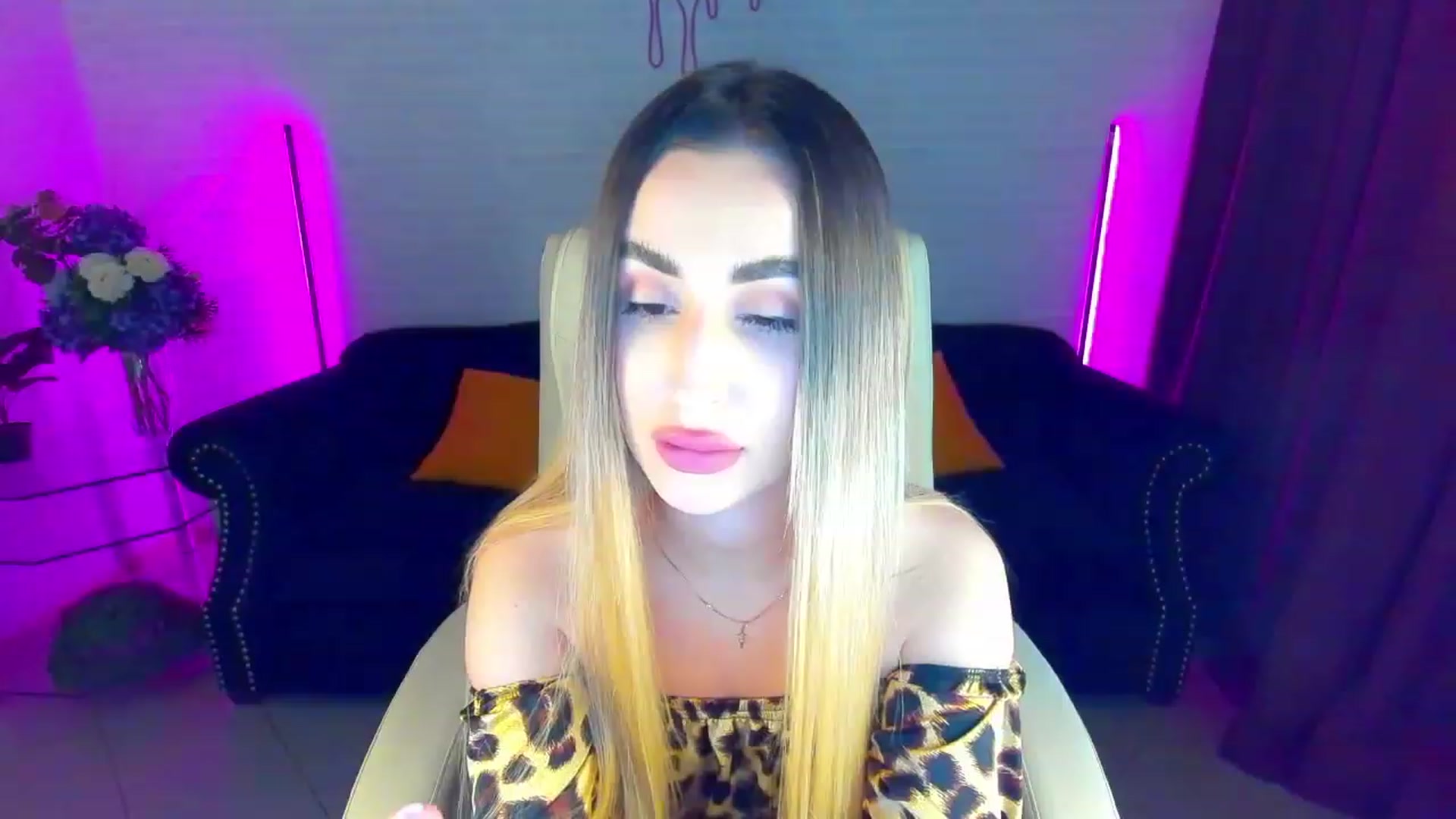 Gallery image thumbnail from LiaBrazzer's myfreecams stream on, 03/20/2023, 16:54 image 5 of 20