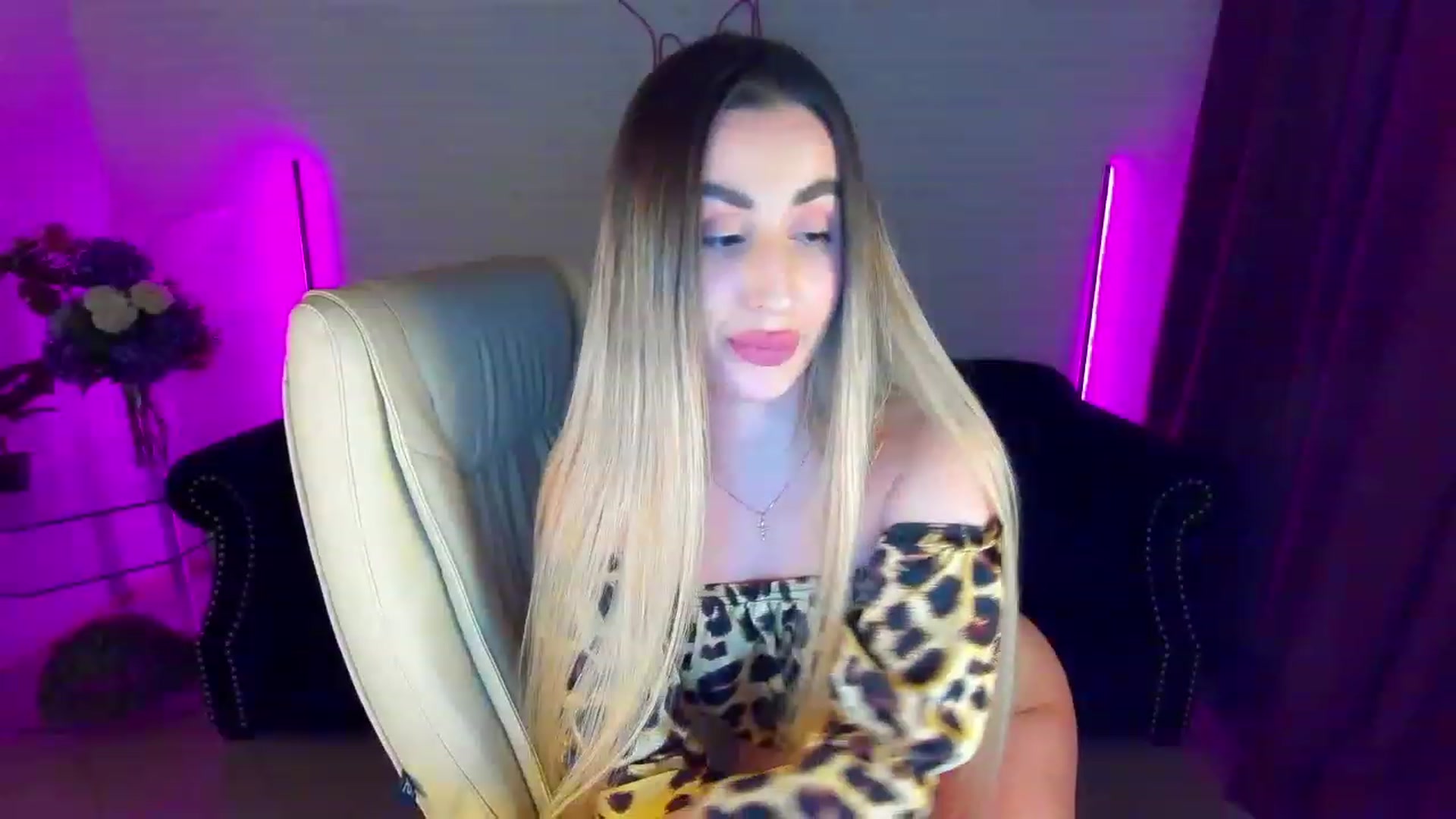 Gallery image thumbnail from LiaBrazzer's myfreecams stream on, 03/20/2023, 16:54 image 20 of 20