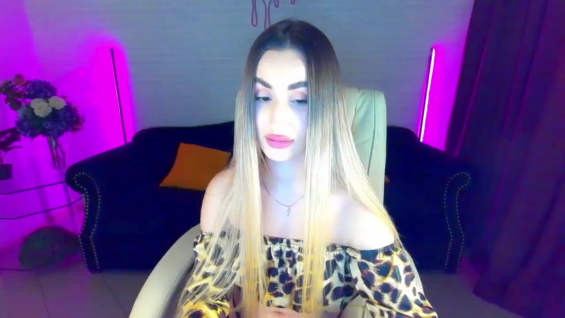 Gallery image thumbnail from LiaBrazzer's myfreecams stream on, 03/20/2023, 16:54 image 9 of 20