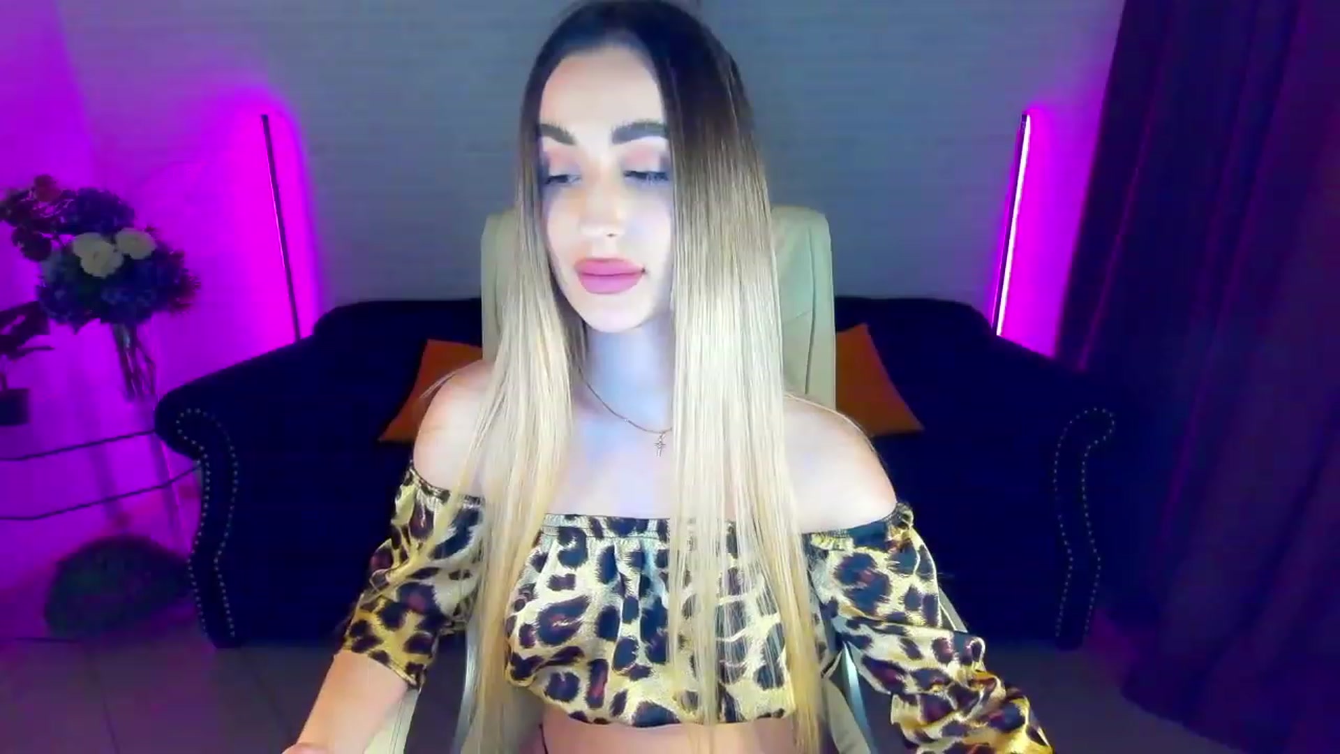 Gallery image thumbnail from LiaBrazzer's myfreecams stream on, 03/20/2023, 16:54 image 16 of 20