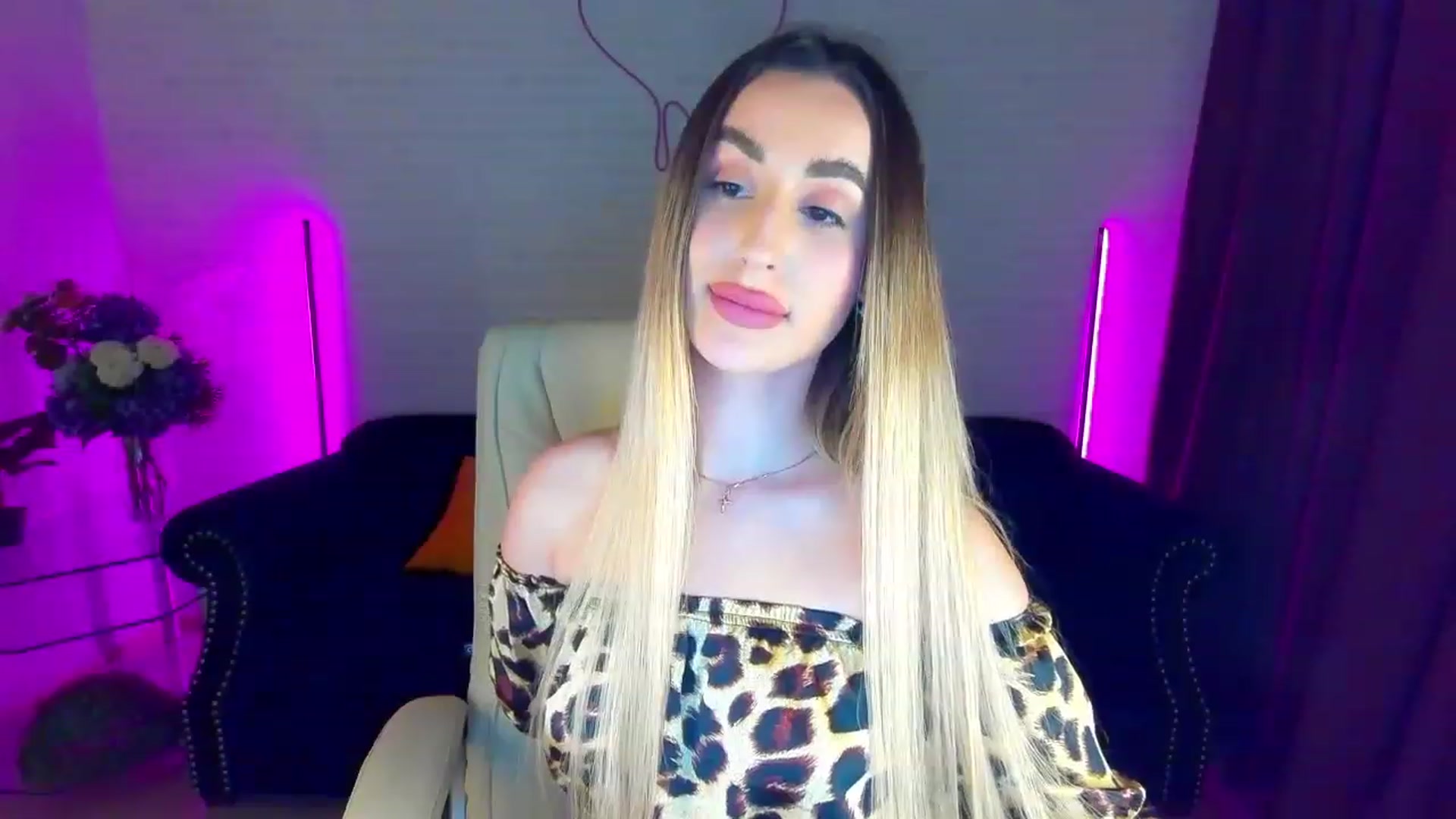 Gallery image thumbnail from LiaBrazzer's myfreecams stream on, 03/20/2023, 16:54 image 17 of 20