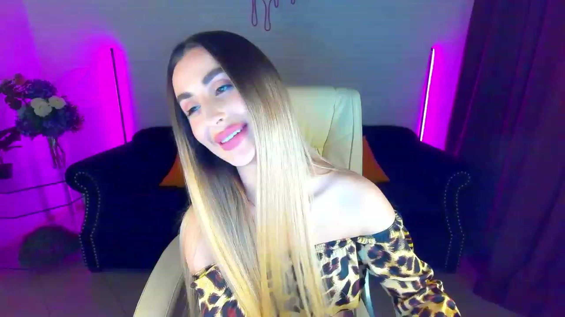Gallery image thumbnail from LiaBrazzer's myfreecams stream on, 03/20/2023, 16:54 image 11 of 20