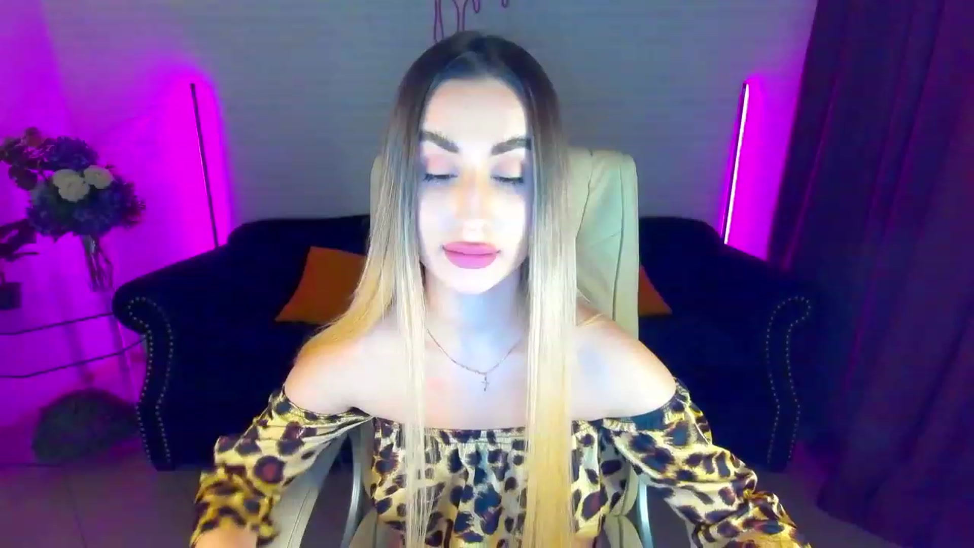 Gallery image thumbnail from LiaBrazzer's myfreecams stream on, 03/20/2023, 16:54 image 12 of 20