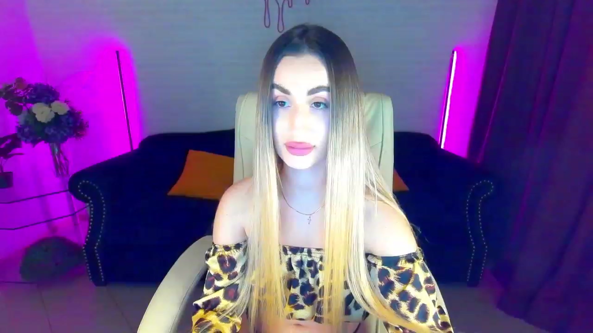 Gallery image thumbnail from LiaBrazzer's myfreecams stream on, 03/20/2023, 16:54 image 10 of 20