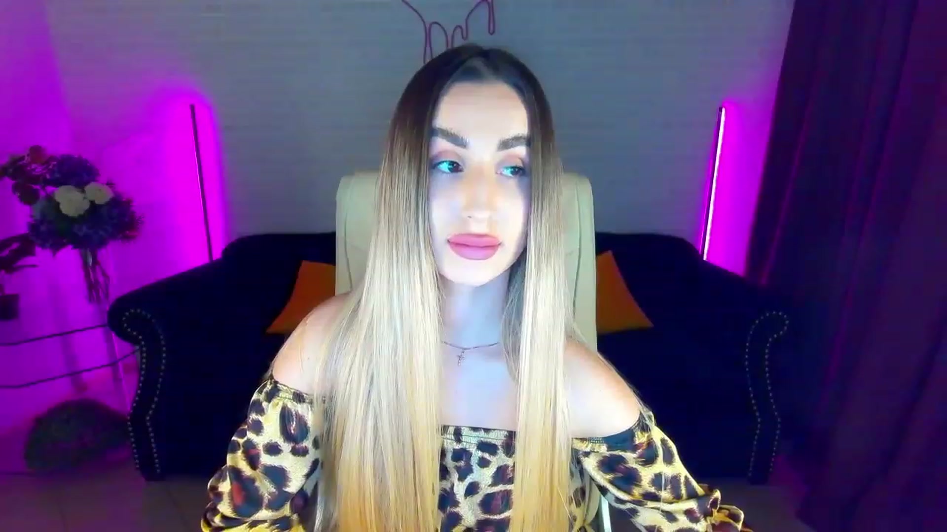 Gallery image thumbnail from LiaBrazzer's myfreecams stream on, 03/20/2023, 16:54 image 19 of 20