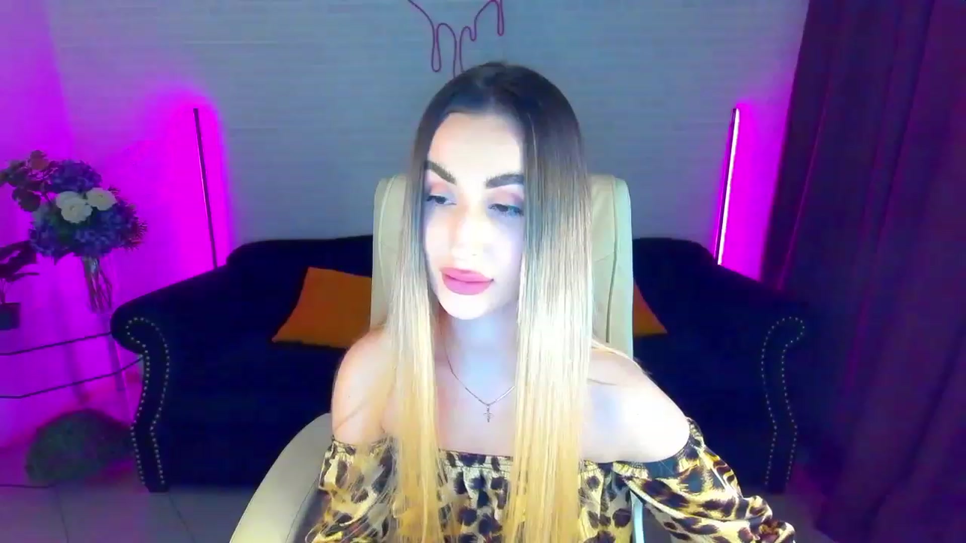 Gallery image thumbnail from LiaBrazzer's myfreecams stream on, 03/20/2023, 16:54 image 2 of 20