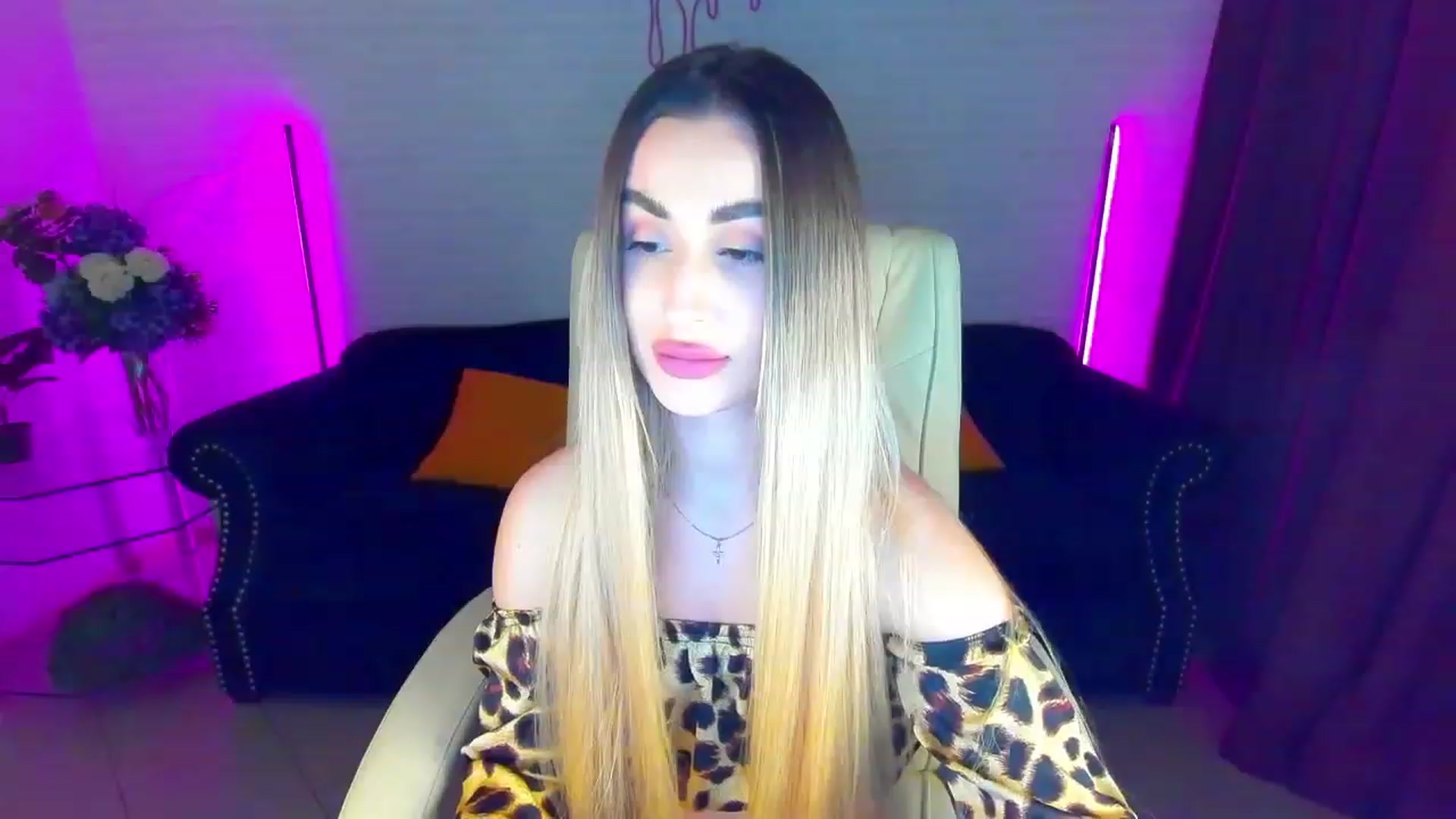 Gallery image thumbnail from LiaBrazzer's myfreecams stream on, 03/20/2023, 16:54 image 8 of 20